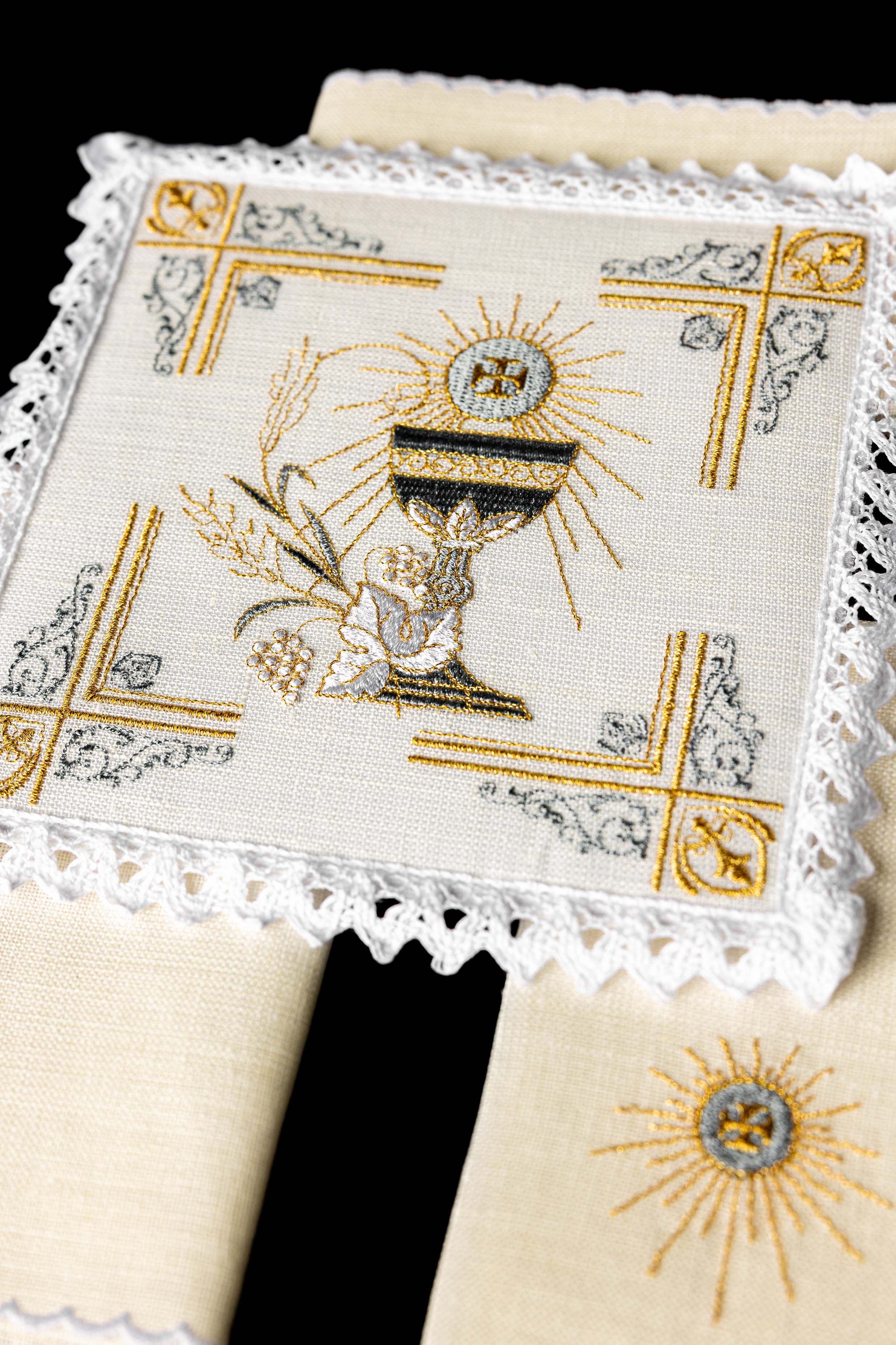 Bielizna kielichowa lniana haftowana Kielich