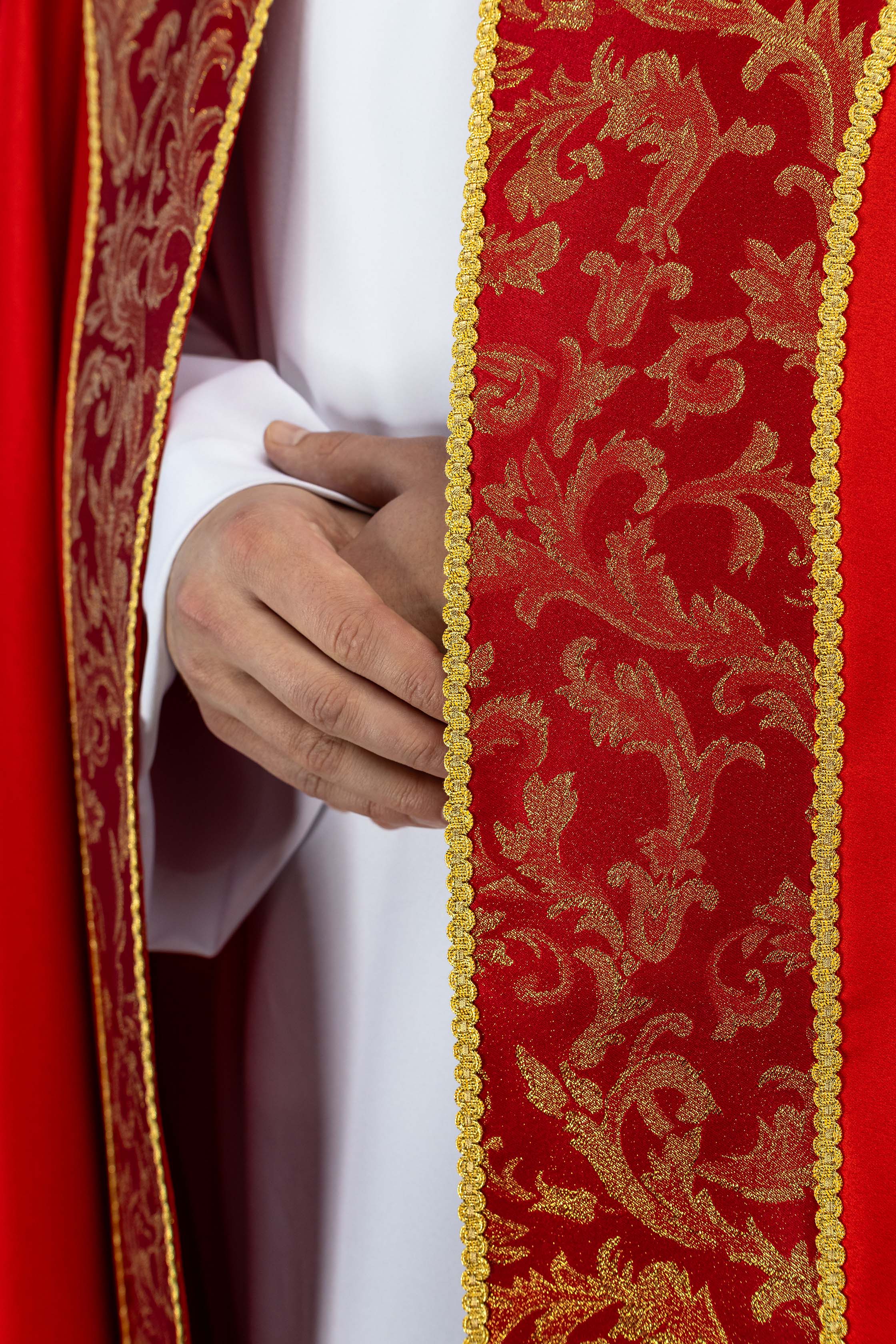 Kapa haftowana ozdobiona tkanina żakardowa czerwona - ORNATY.PL