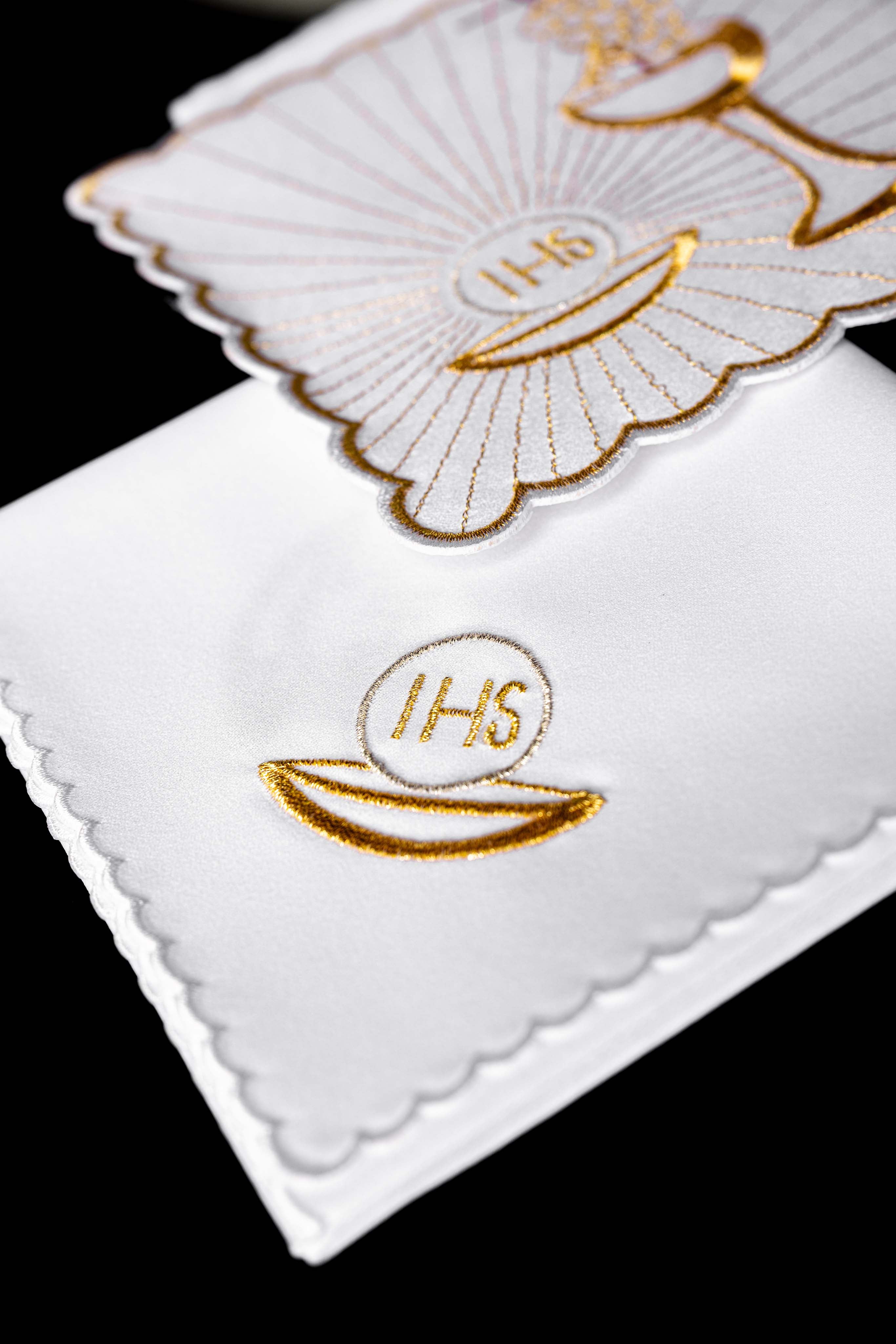 Bielizna kielichowa z haftem Eucharystycznym