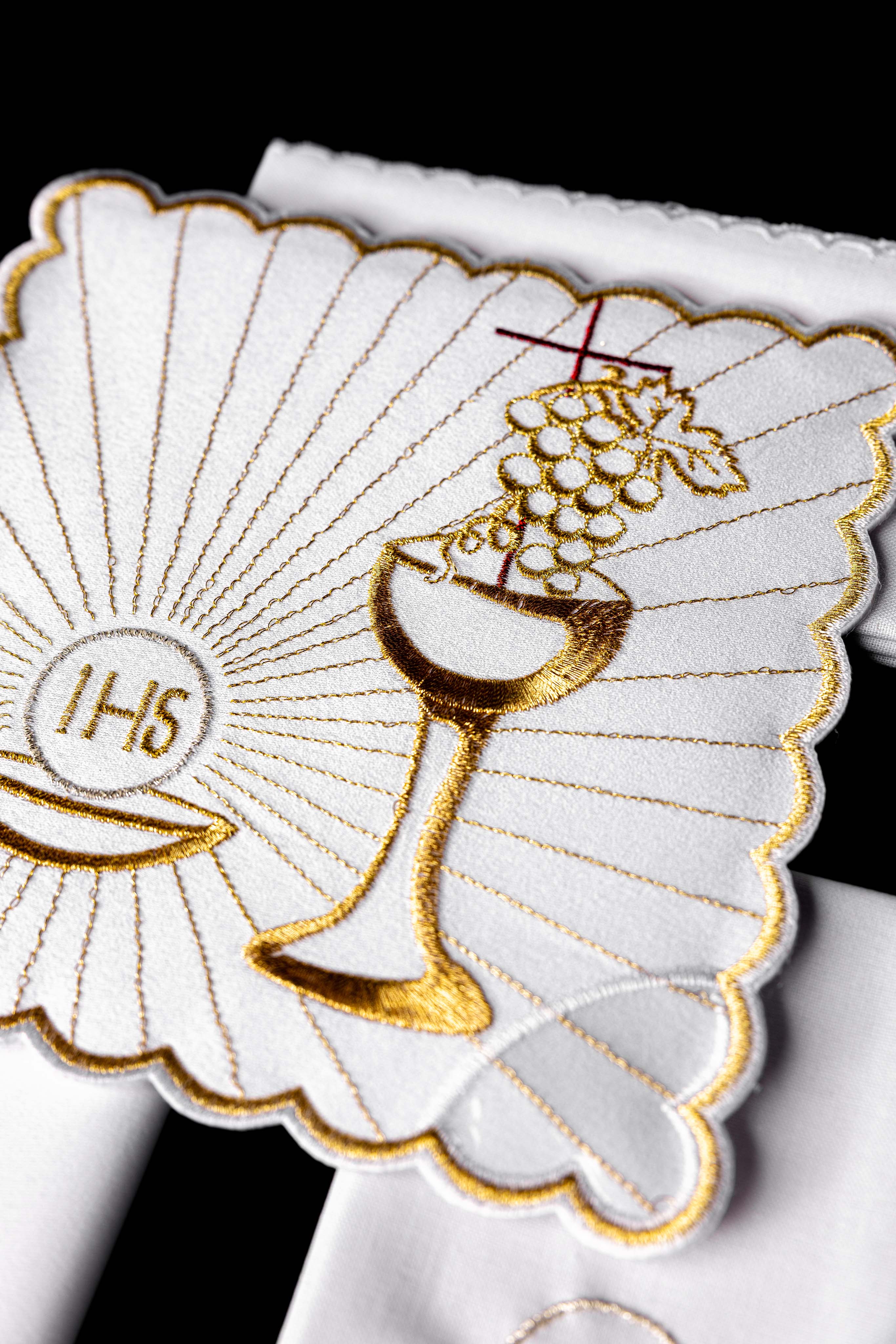 Bielizna kielichowa z haftem Eucharystycznym