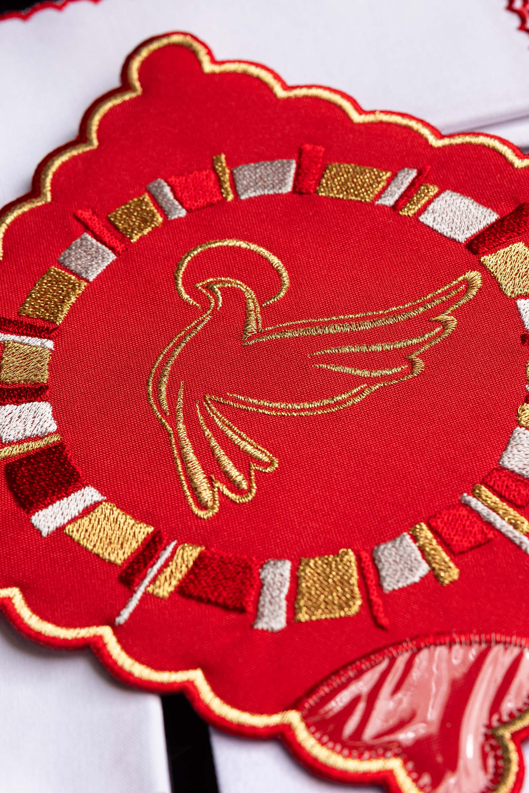 Czerwona bielizna kielichowa z haftem Ducha Świętego - ORNATY.PL