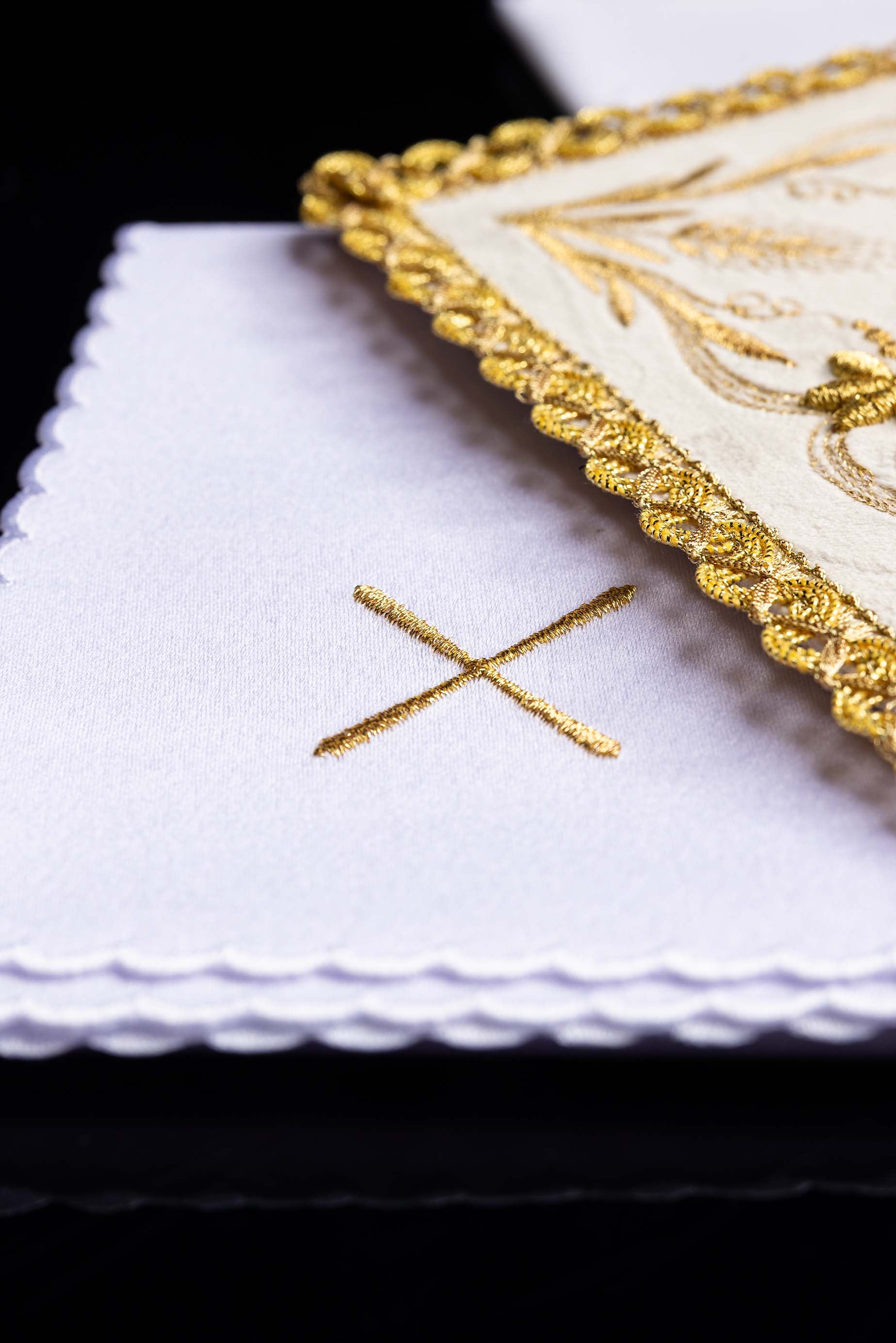 Bielizna kielichowa haftowana aksamitna Ecru - ORNATY.PL