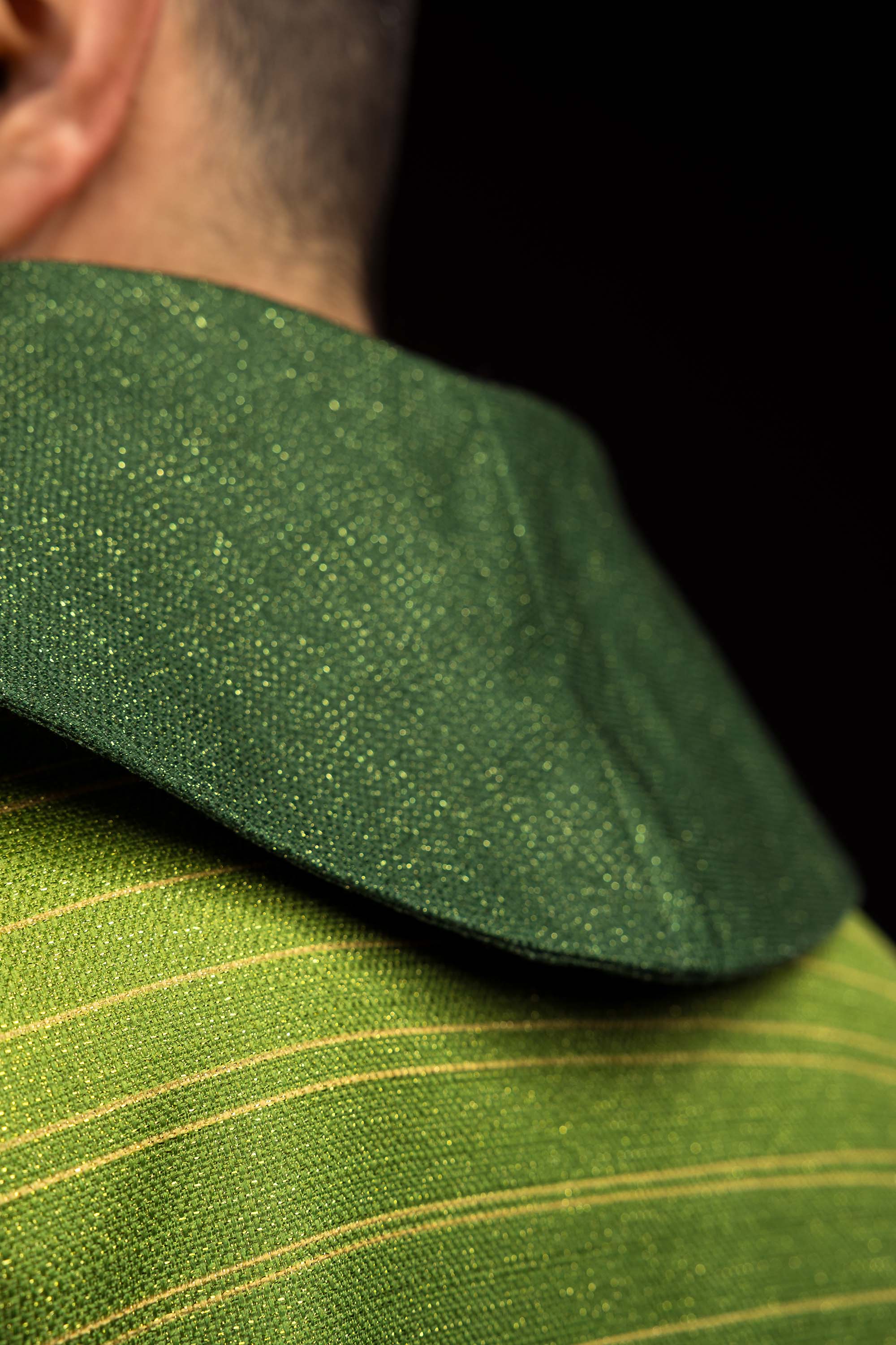 Crveni ornati s žakardnim pojasom u križeve