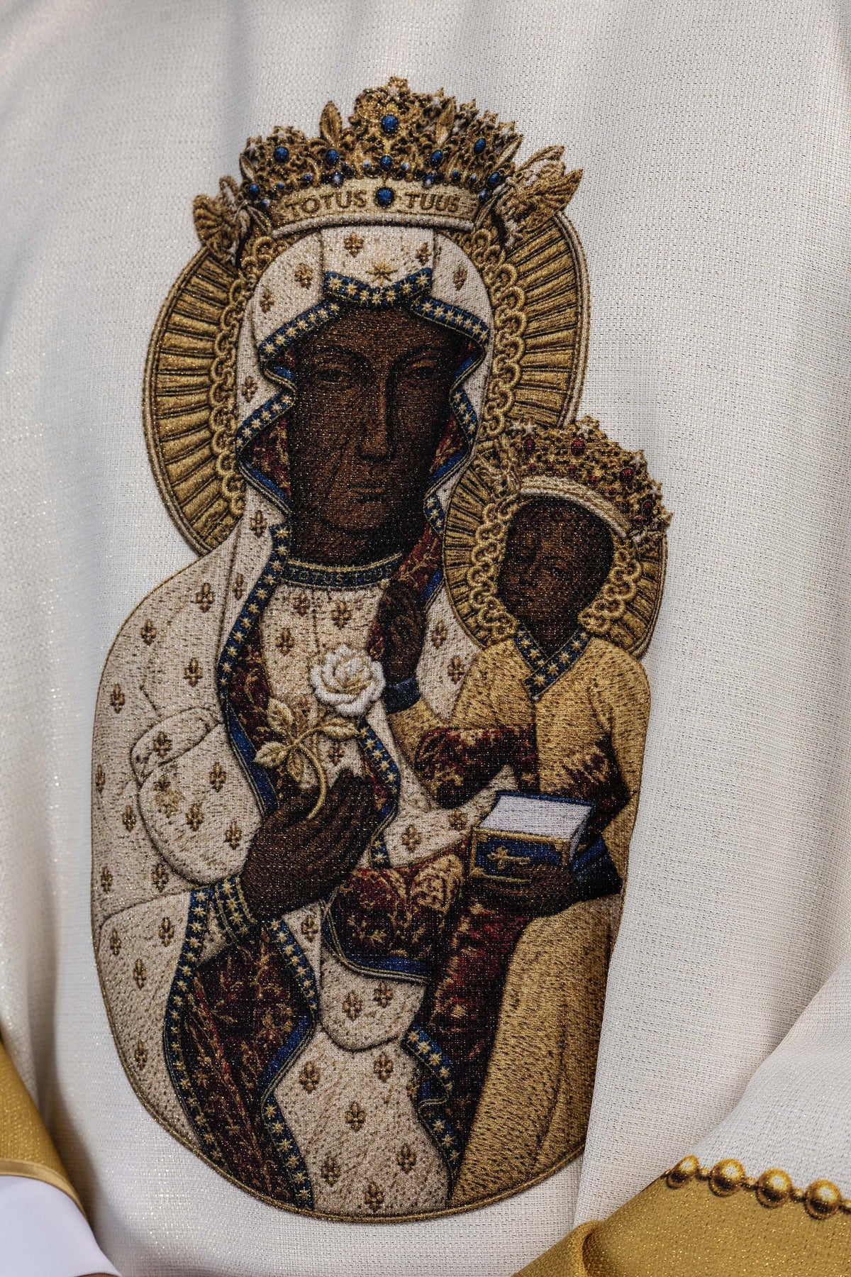 Tiskani ornat s prikazom Gospe Čenstohovske