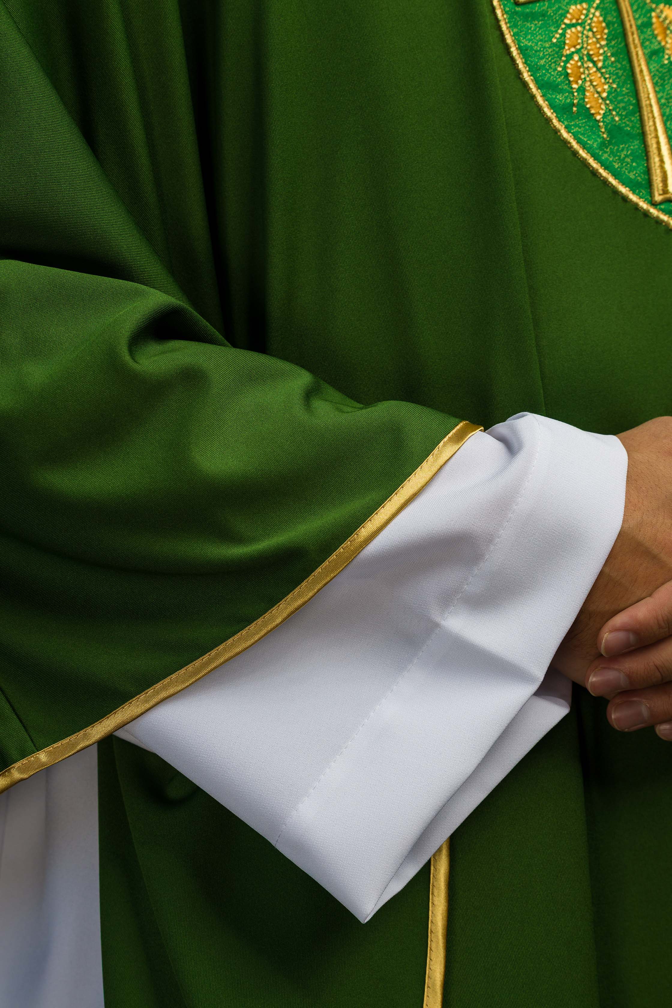 Ornat haftowany Krzyż zielony lekka dzianina SACROLITE