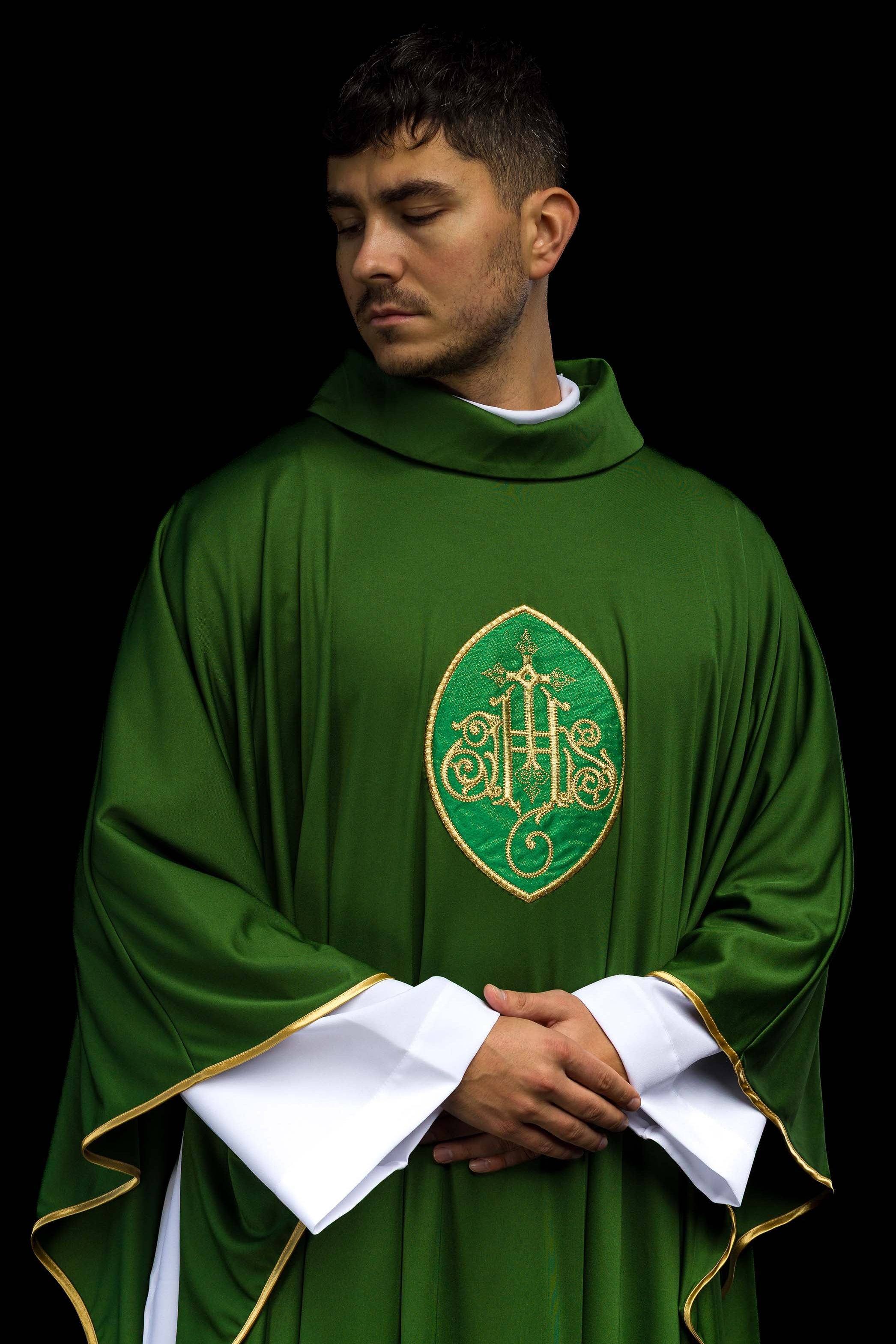 Ornat haftowany z IHS lekka dzianina SACROLITE