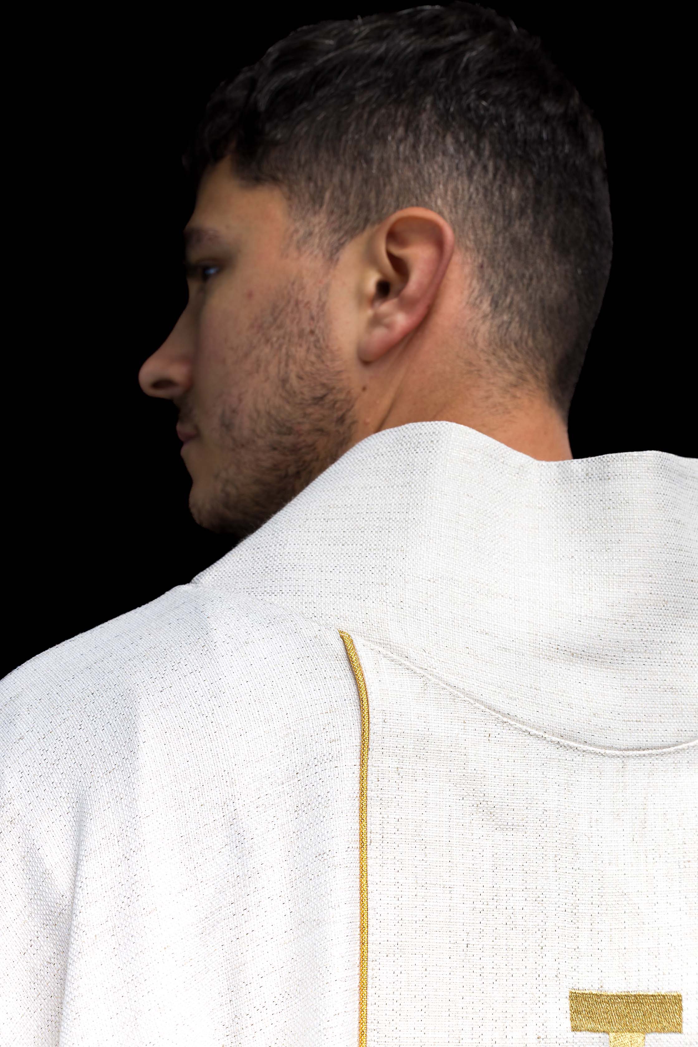 Crveni ornati s žakardnim pojasom u križeve