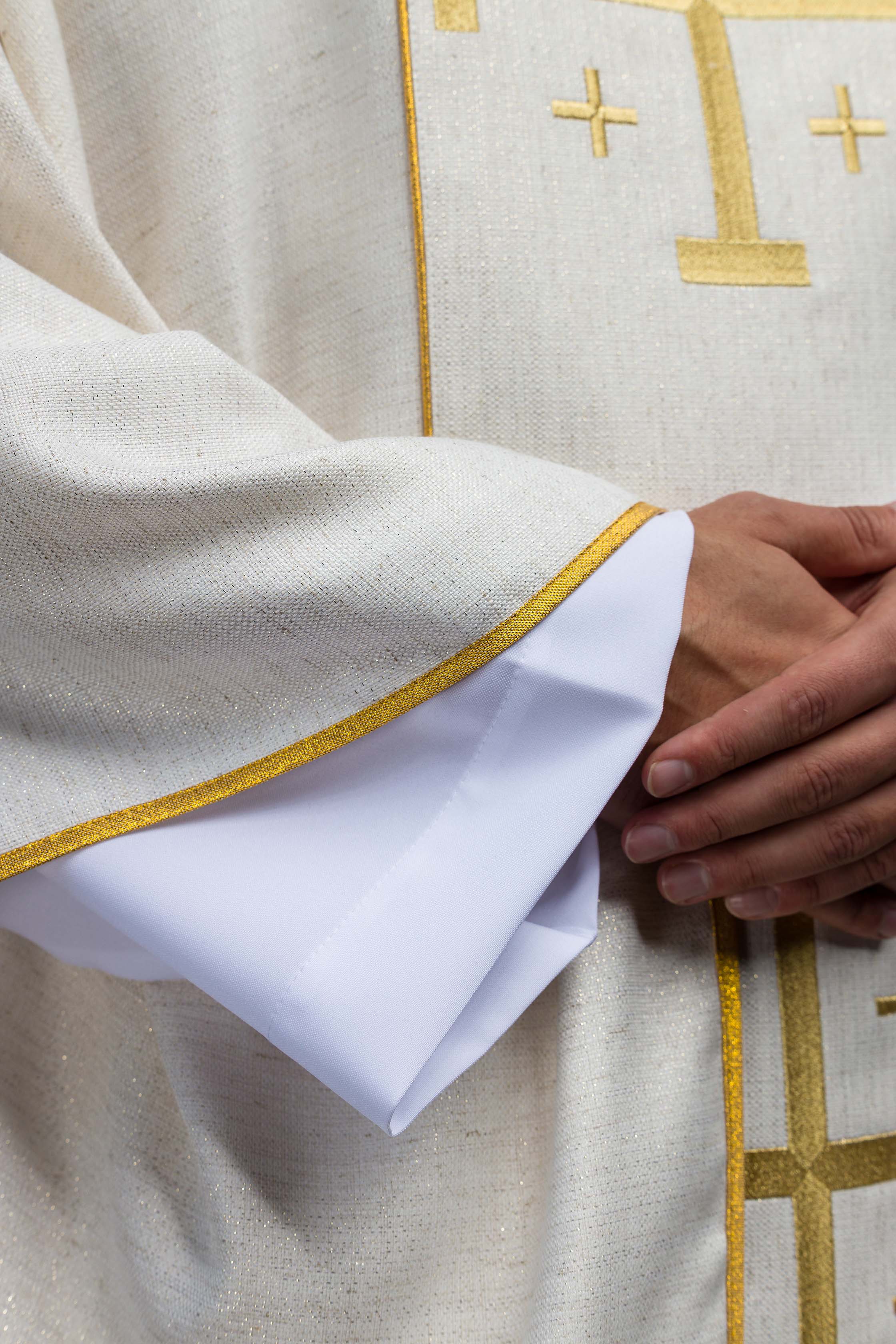 Crveni ornati s žakardnim pojasom u križeve