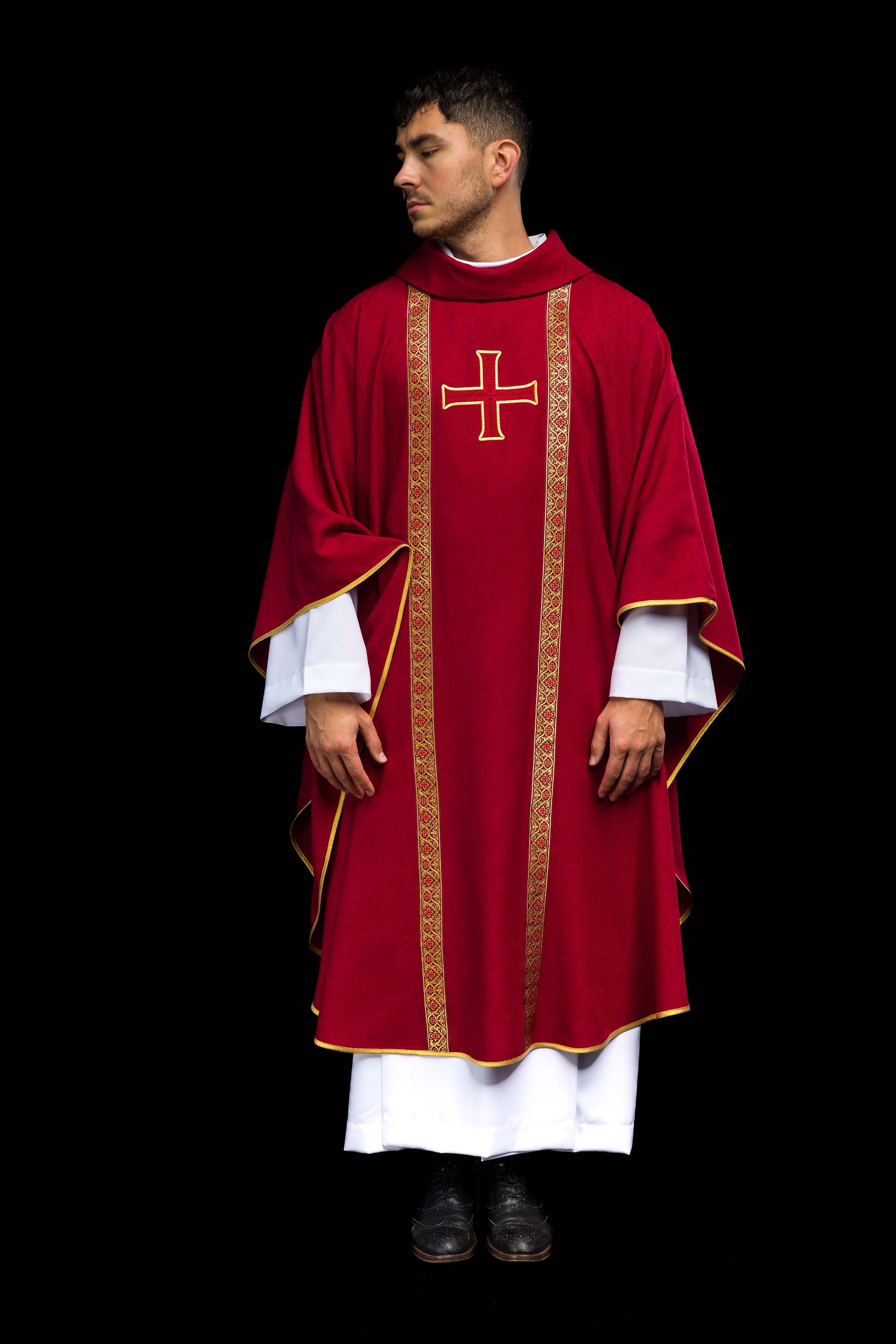 Liturgijska odora zelena s pojasom i vezenim križem na žakard tkanini