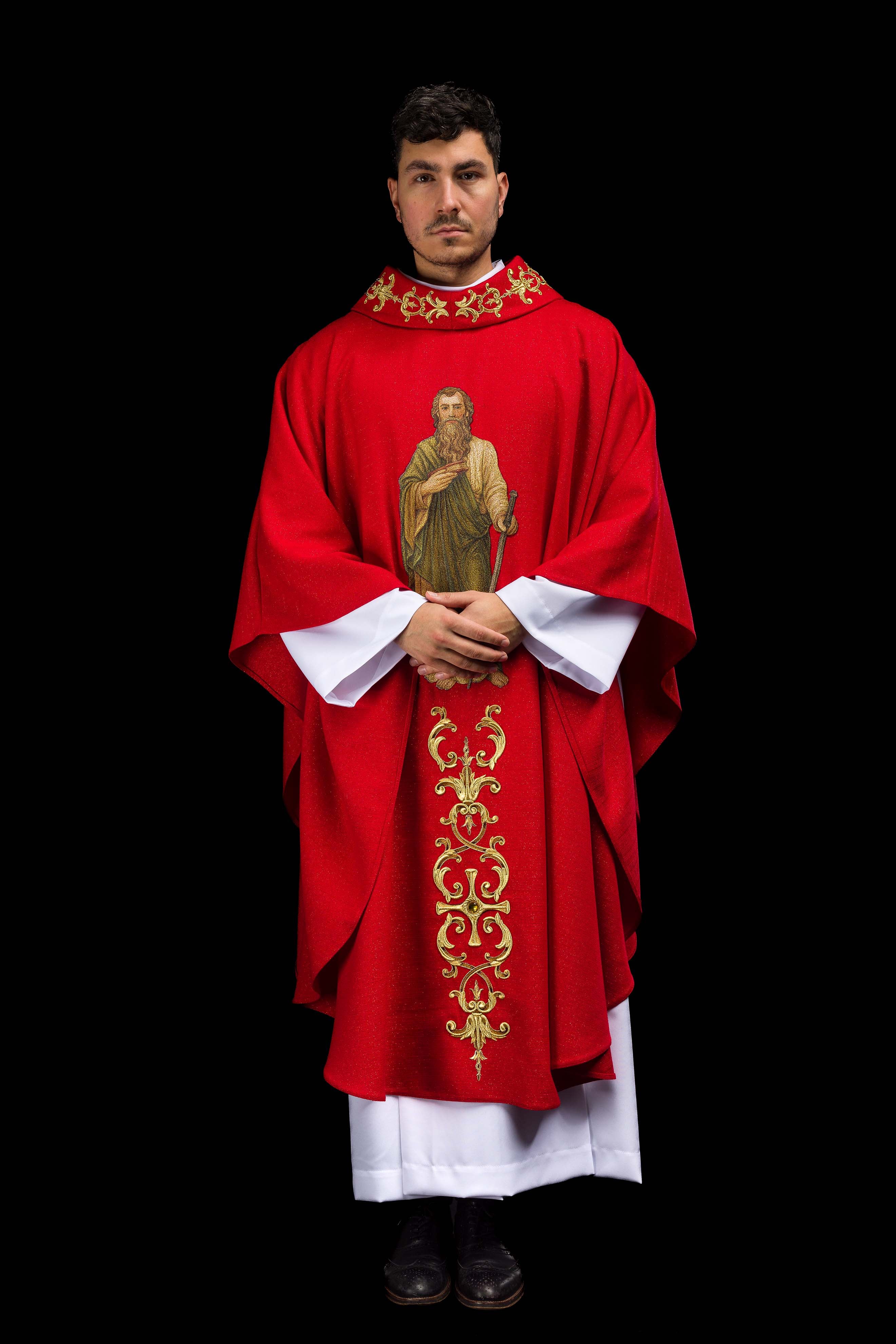 Ornat bogato izvezen s likom svetog Petra Crveni