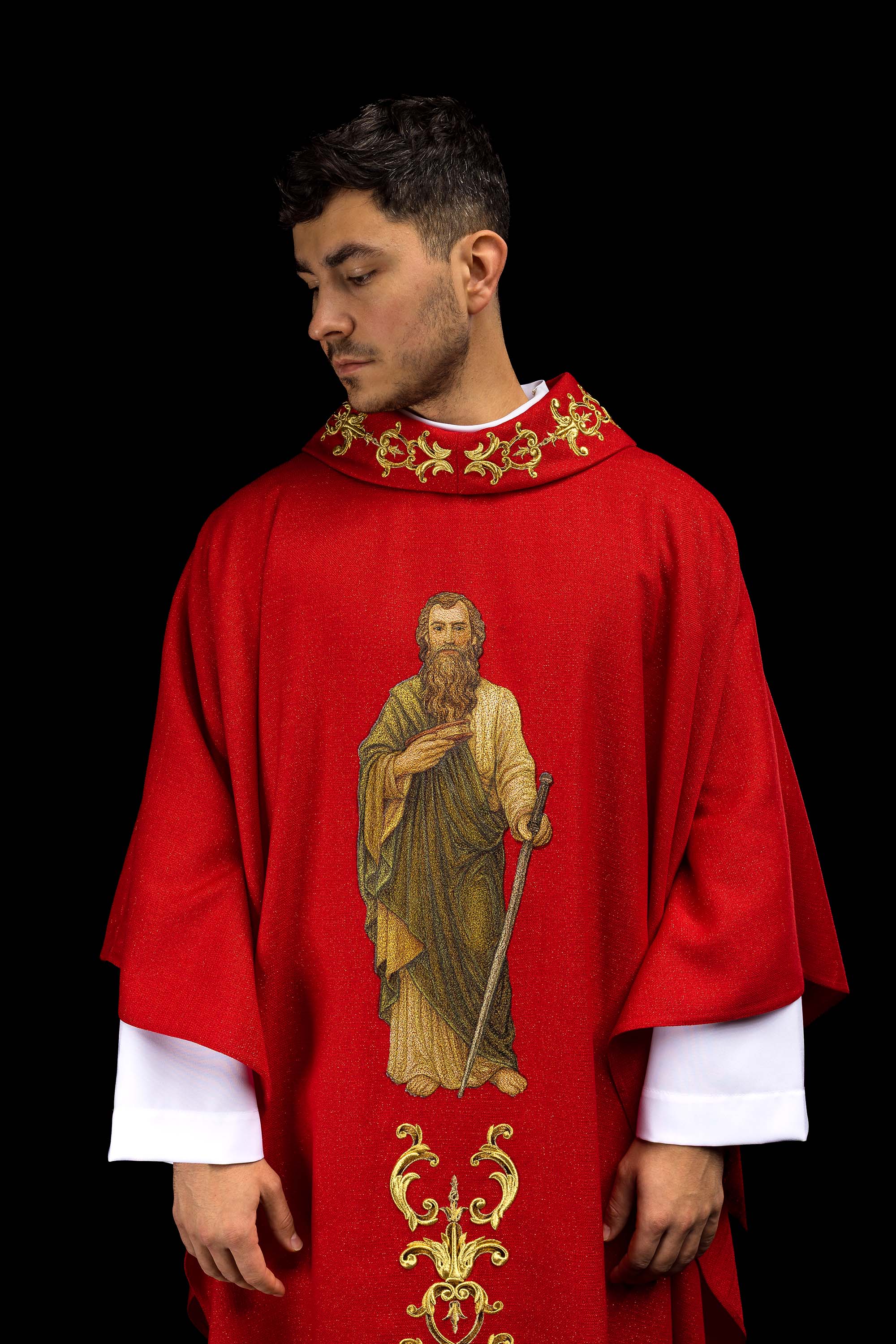 Ornat bogato izvezen s likom svetog Petra Crveni