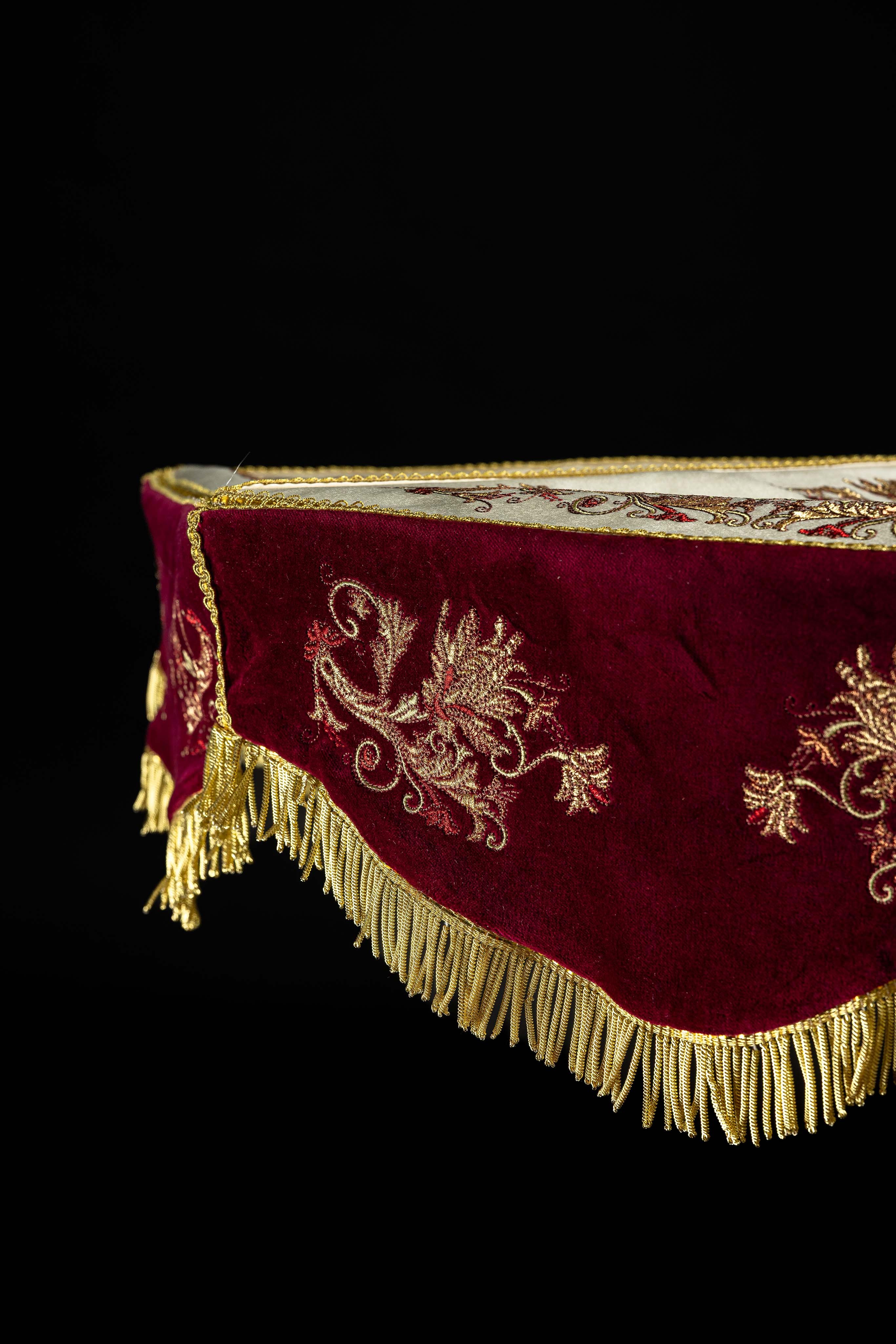 Parasol procesijski bordovo-ecru s vezom