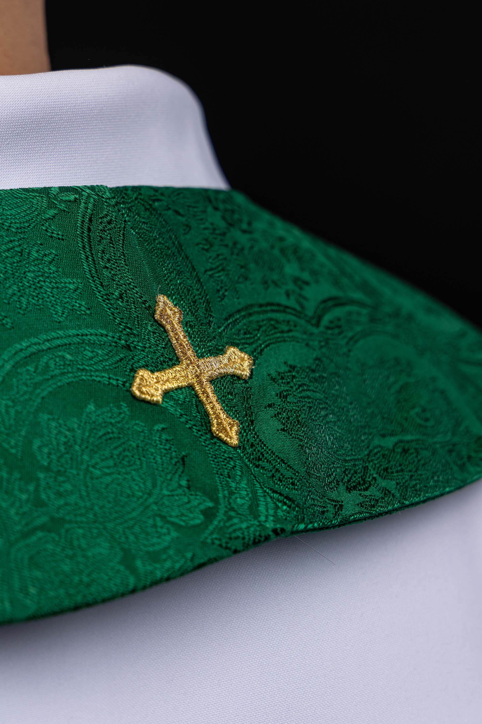 Klerikalna stola zelena vezeni križ