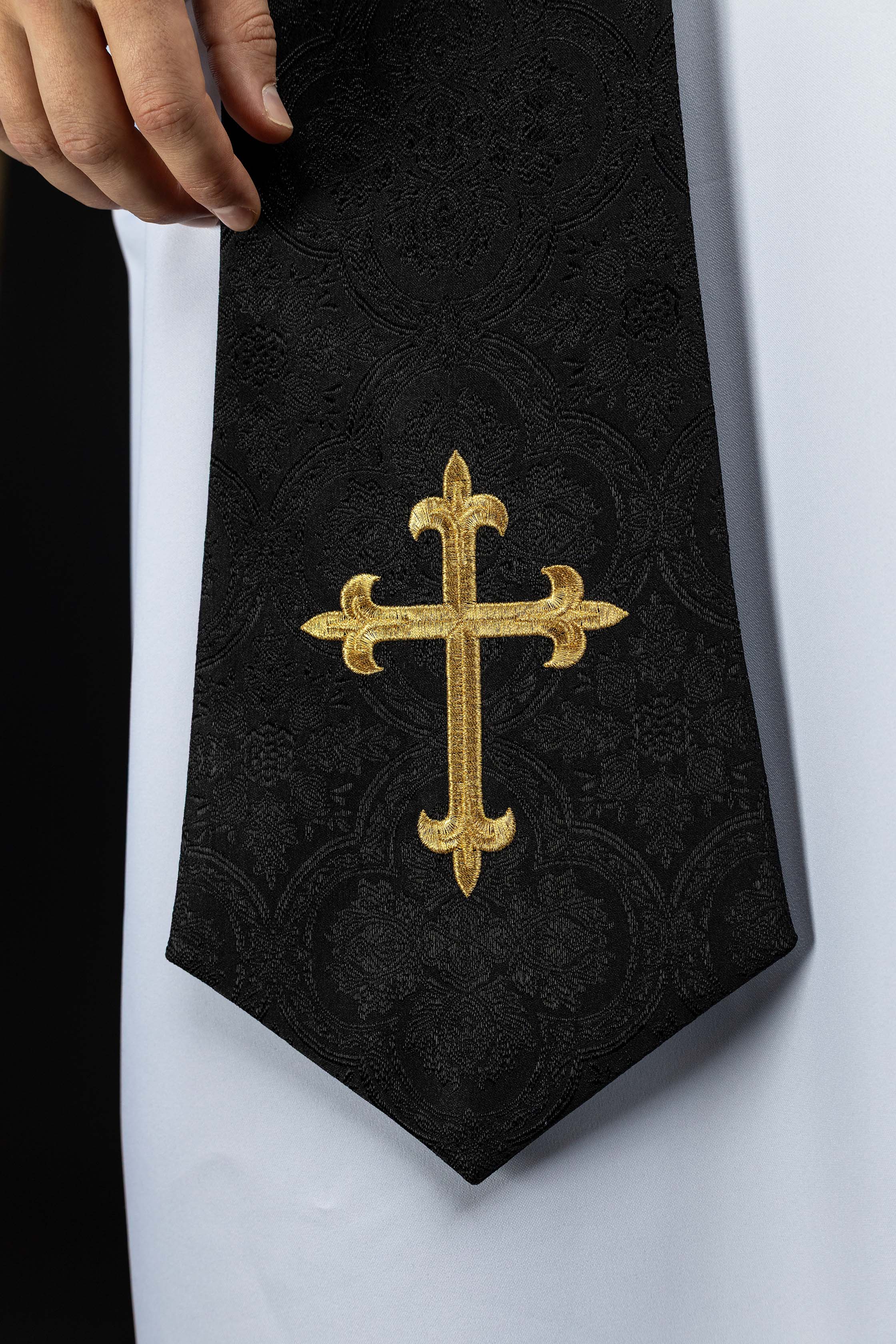 Izvezena stola s motivom križa, ružičasta žakard tkanina