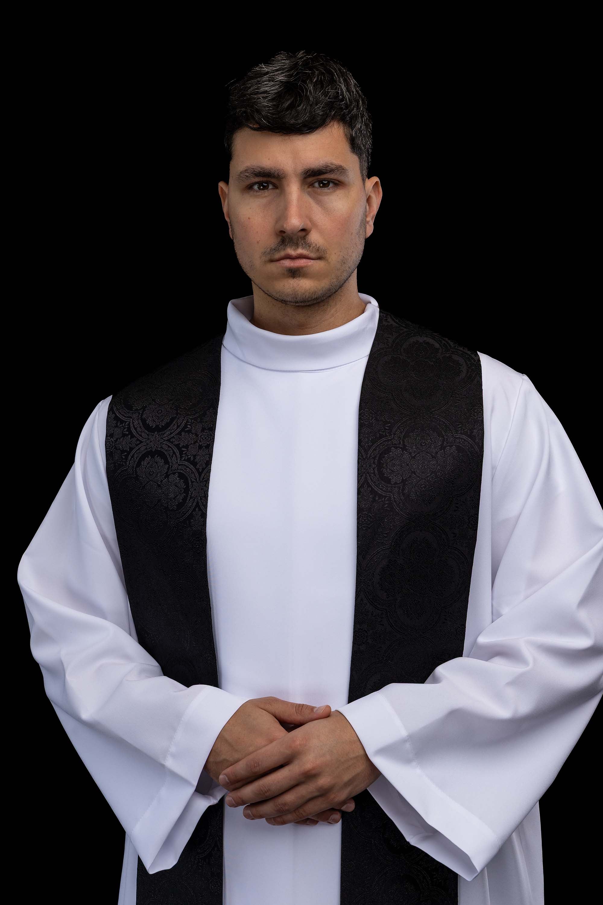 Izvezena stola s motivom križa, ružičasta žakard tkanina