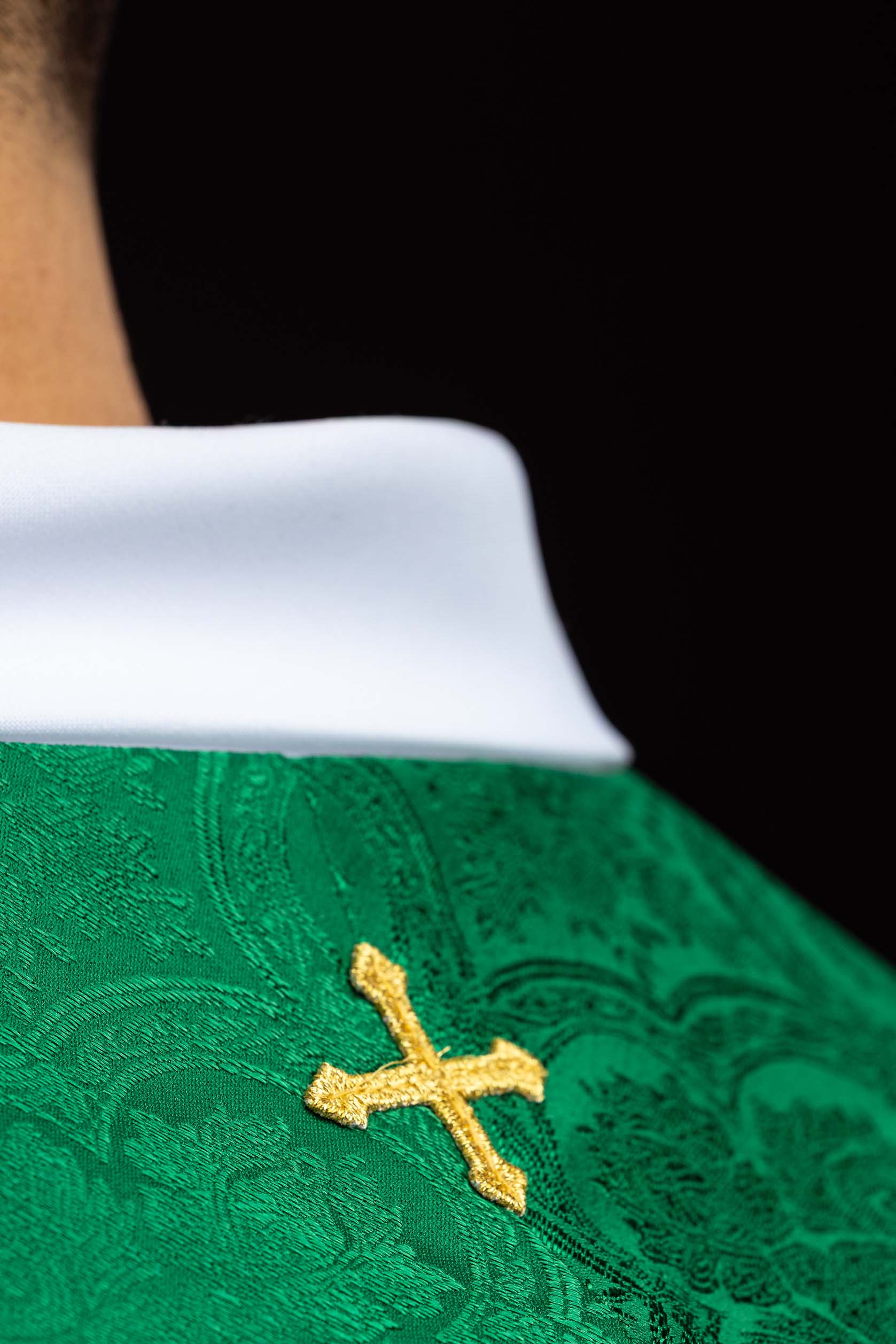 Klerikalna stola zelena vezeni križ