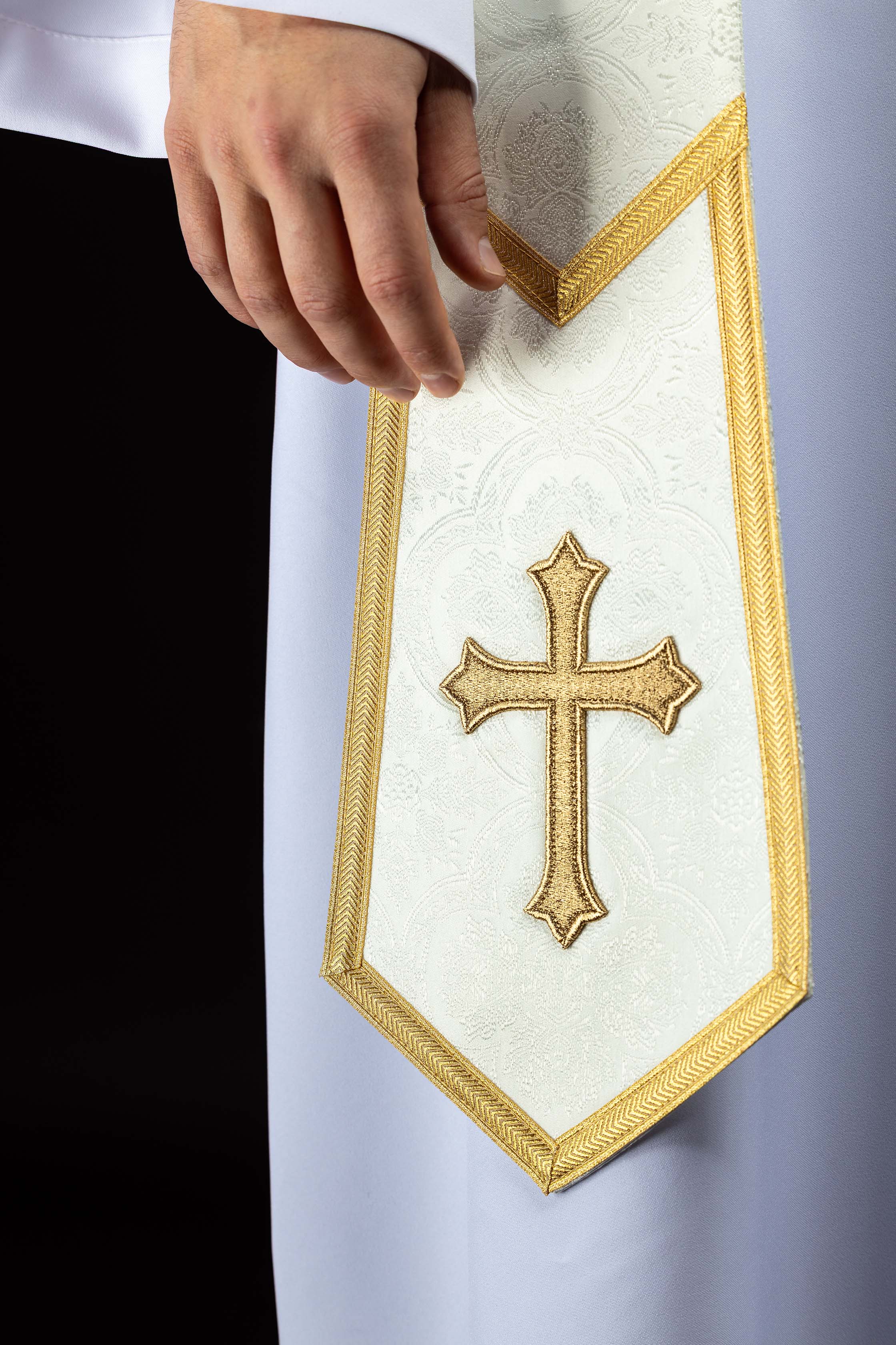 Stuła haftowana z motywem Krzyża ecru tkanina żakardowa - ORNATY.PL