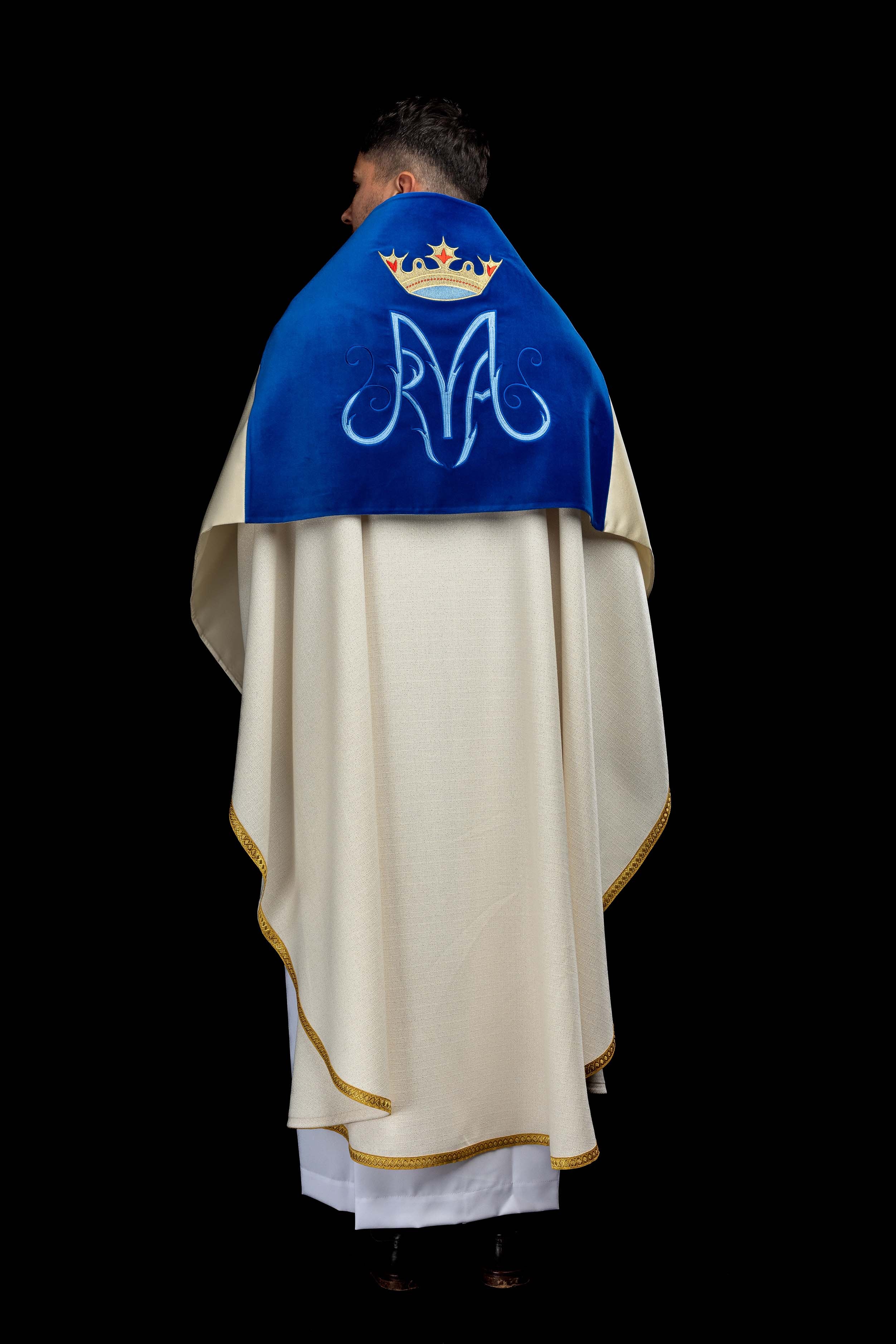 Veil s vezom s marijanskim motivom