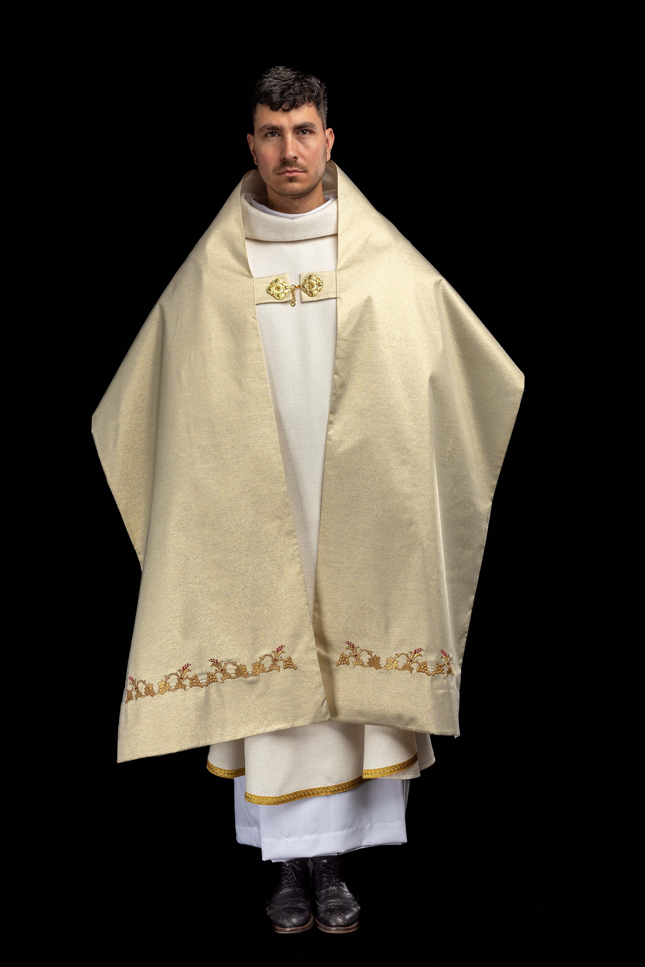 Zlatni liturgijski veo s vezenim Srcem Gospodina Isusa
