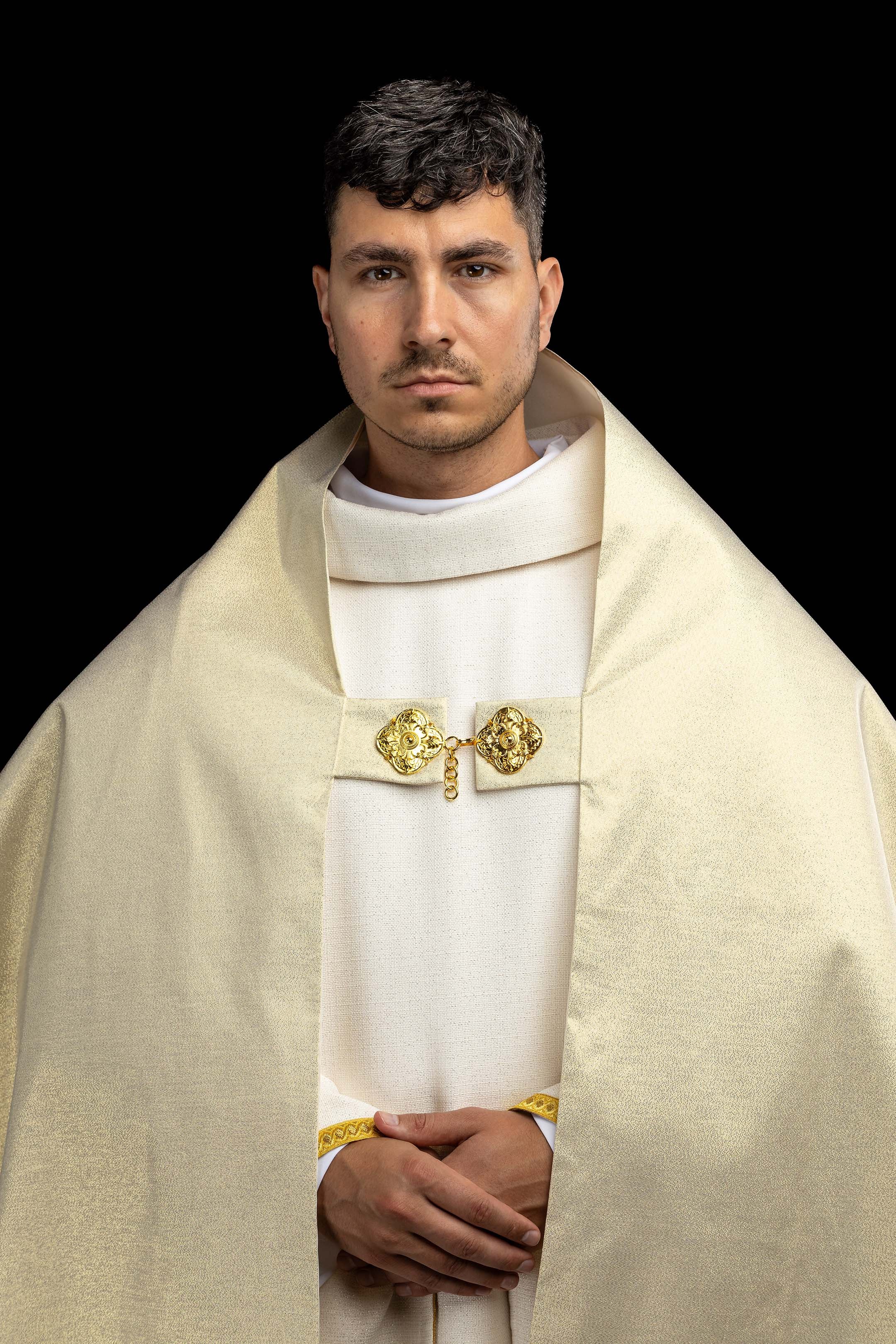 Zlatni liturgijski veo s vezenim Srcem Gospodina Isusa