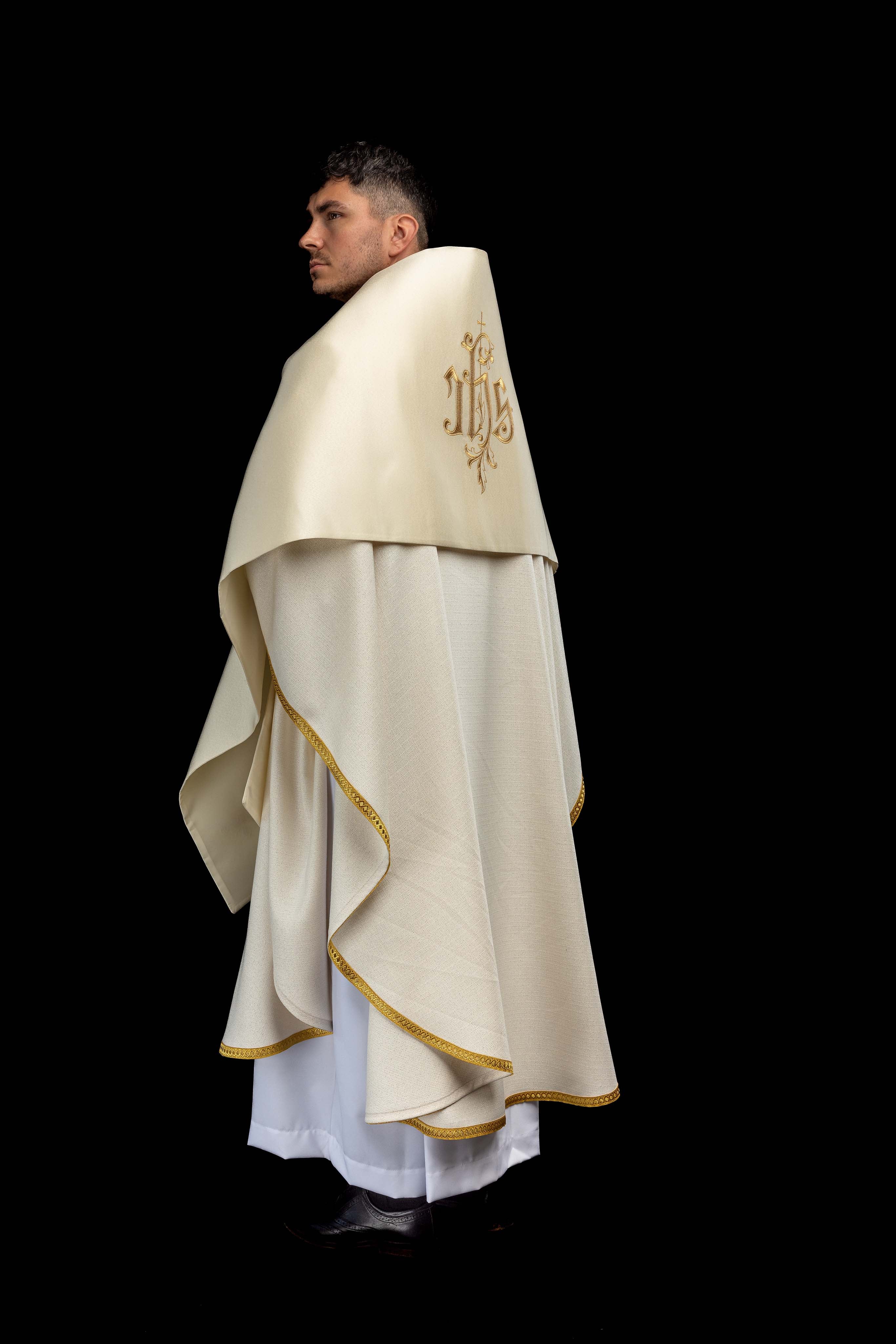 Liturgijski veo s izvezenim IHS