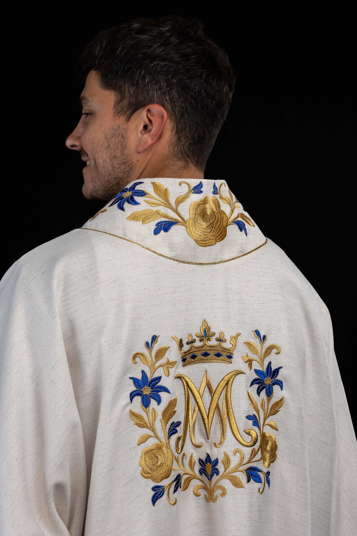 Vezeni ornat s Marijanskim motivom ecru