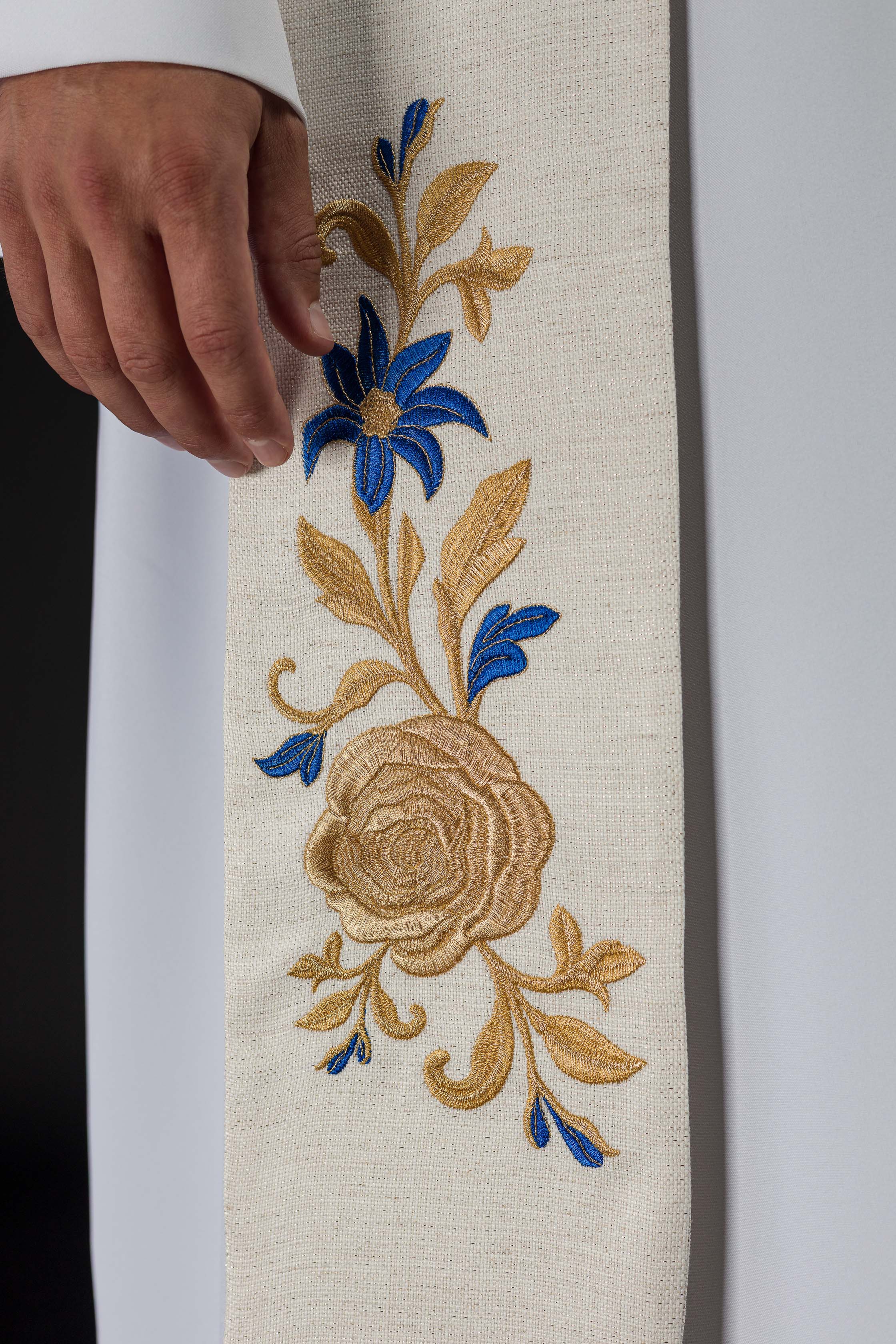 Stuła haftowana z symbolem Maryjnym