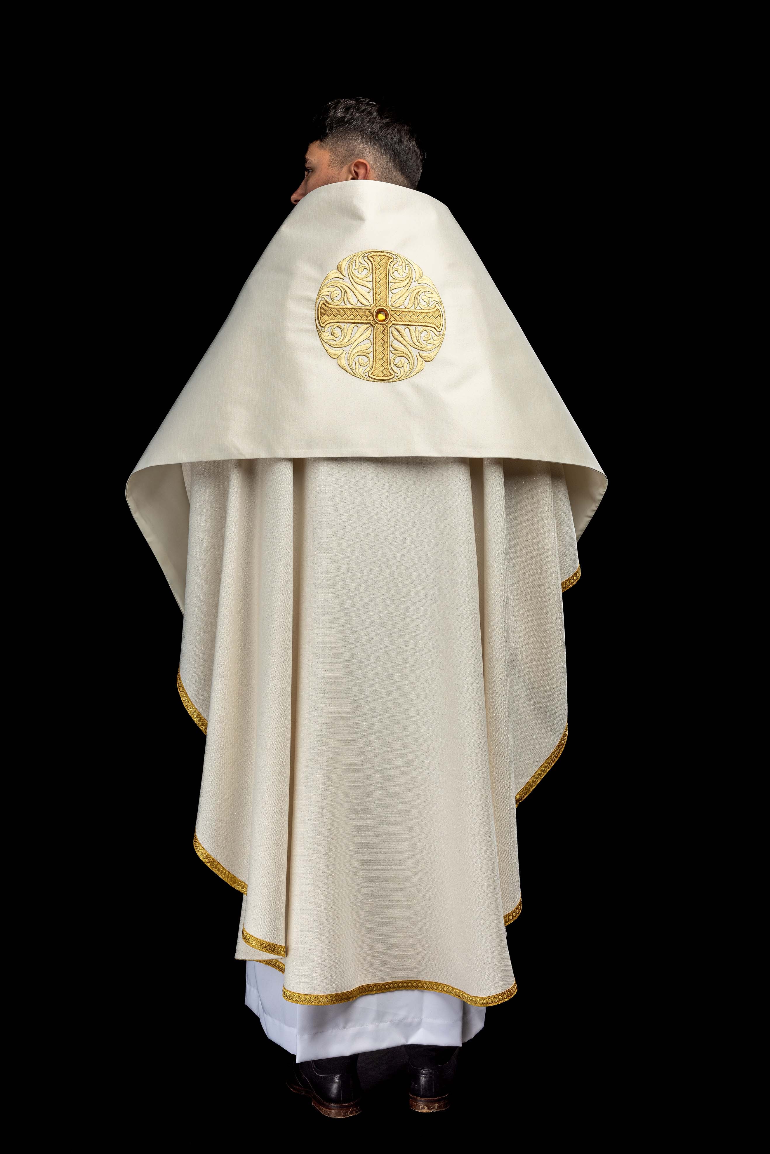 Zlatni liturgijski veo s uzorkom križa