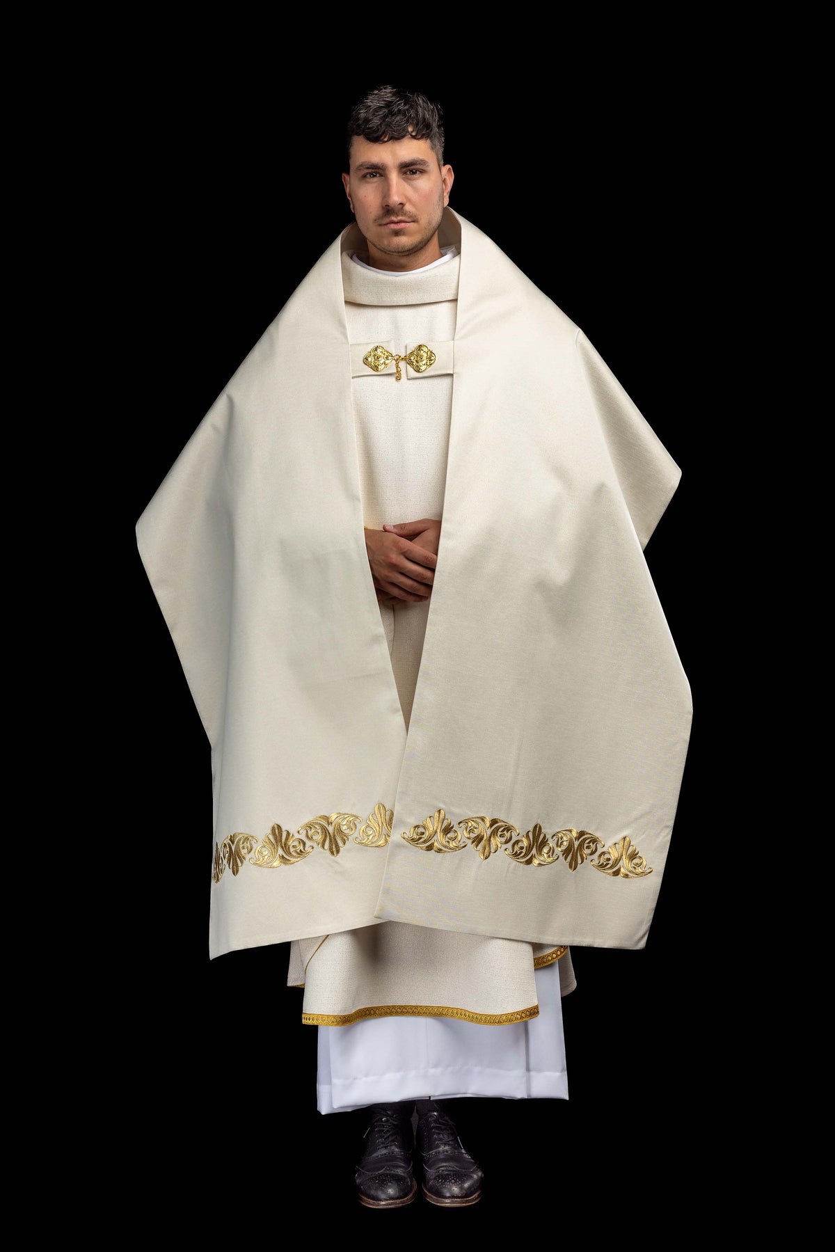 Zlatni liturgijski veo s uzorkom križa