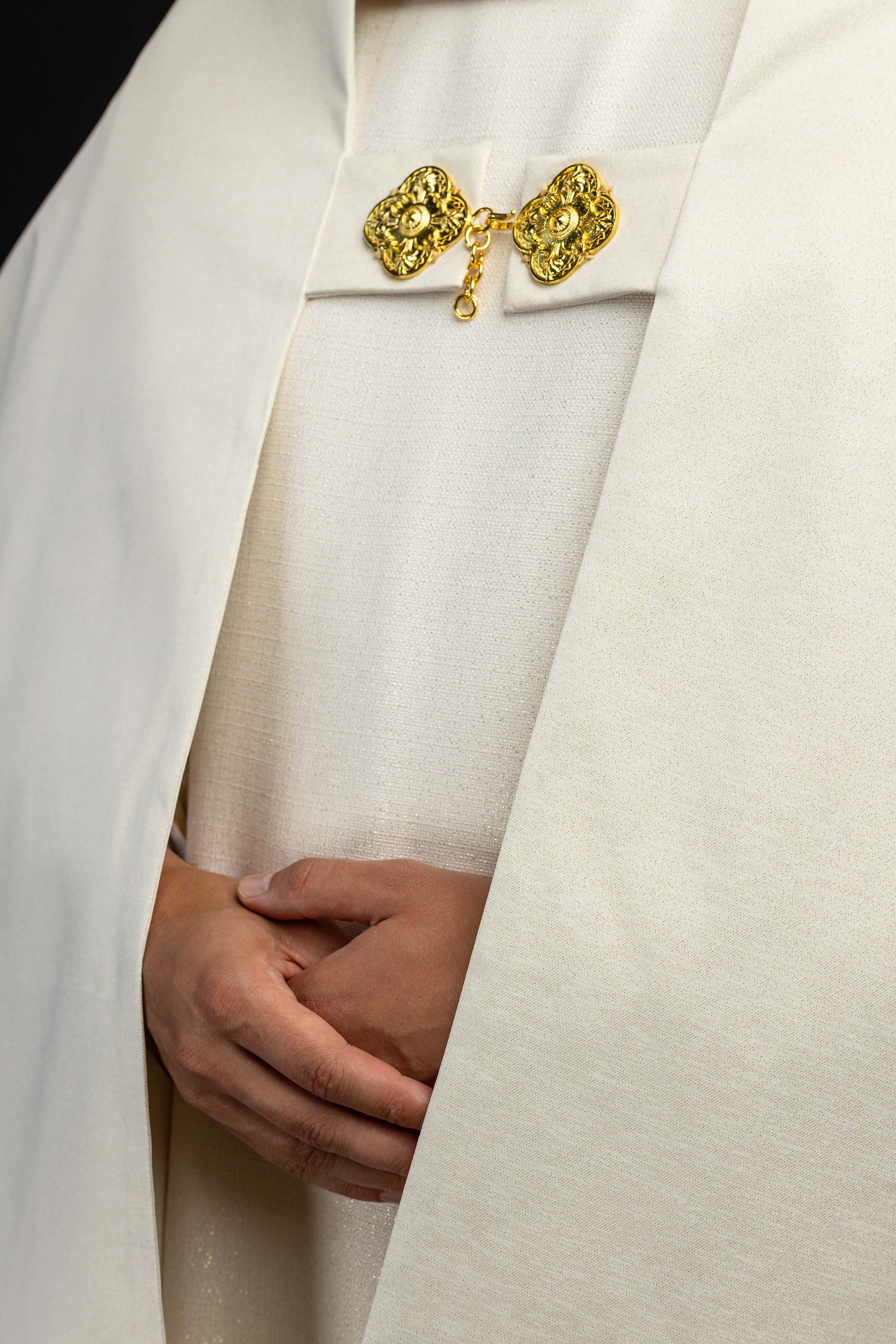 Zlatni liturgijski veo s uzorkom križa