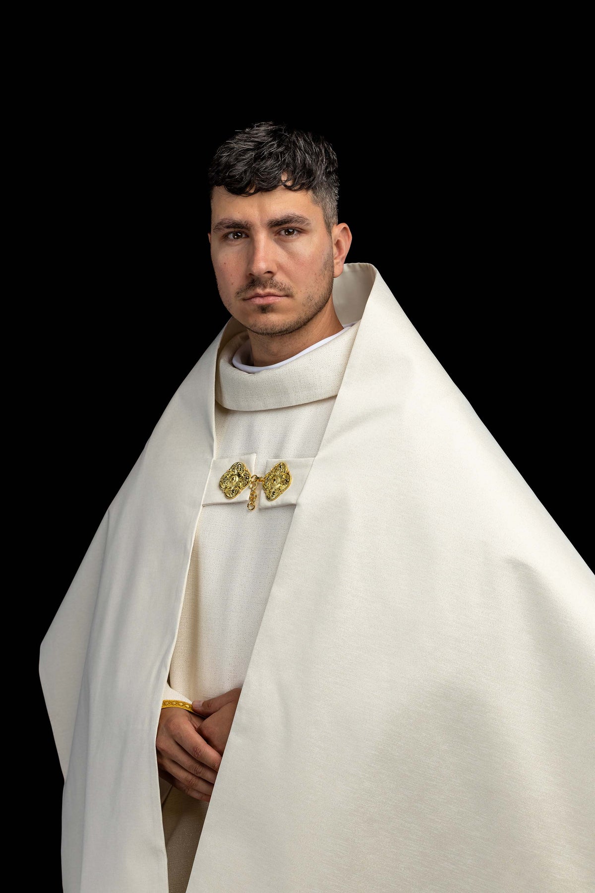 Zlatni liturgijski veo s uzorkom križa