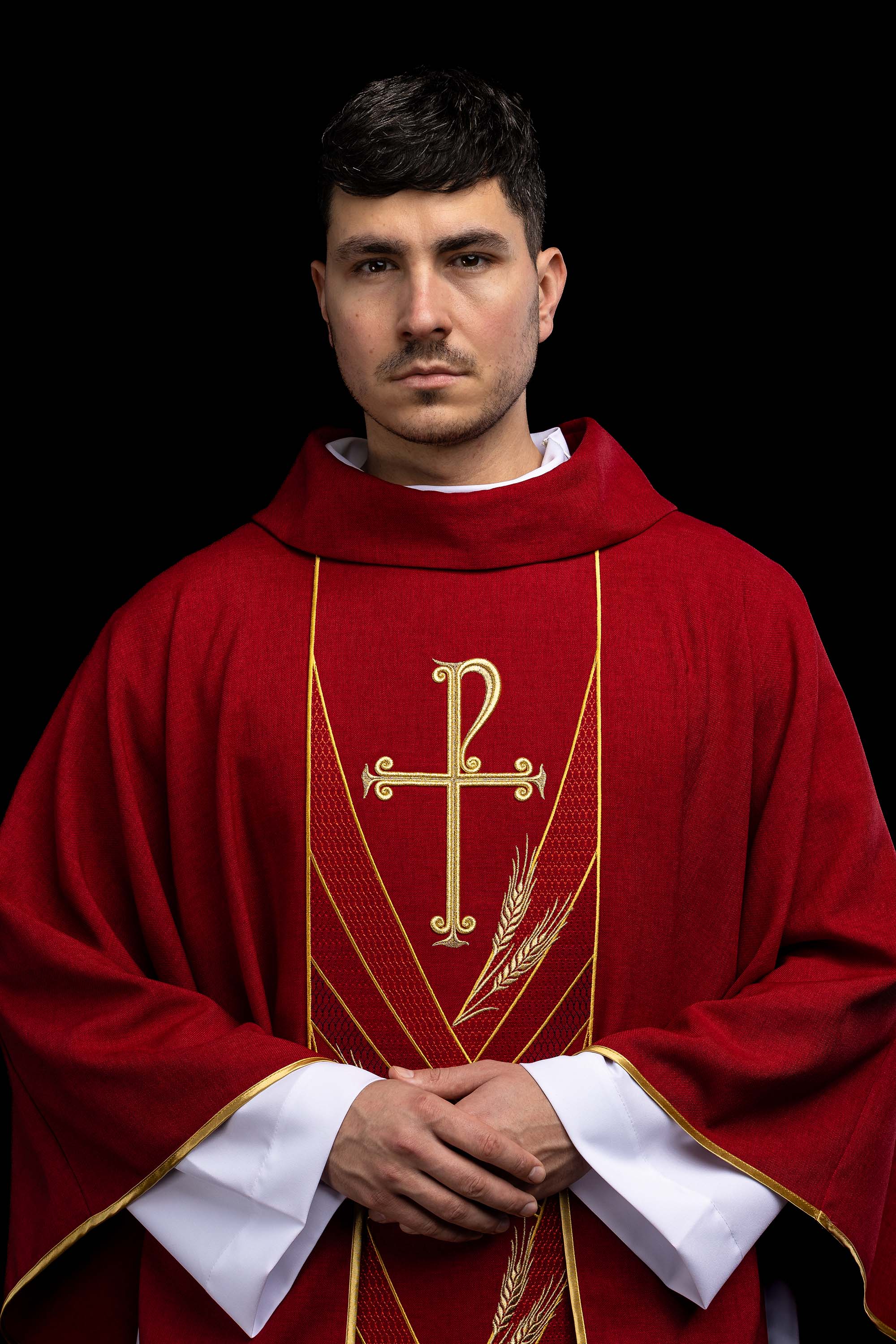 Ornati u zelenoj boji s izvezenim pojasom i ovratnikom u križeve