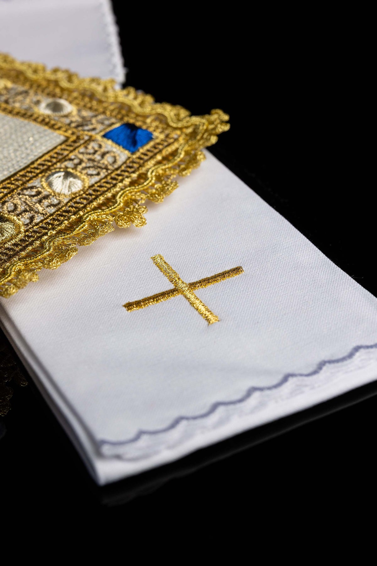 Vezeni grudnjak s motivom Marije