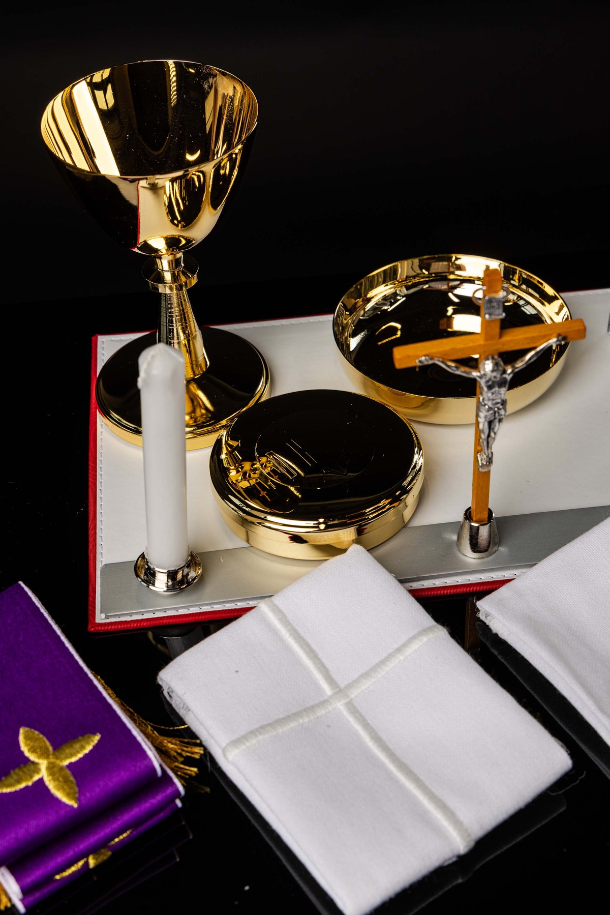 Kofer za misije s liturgijskom opremom