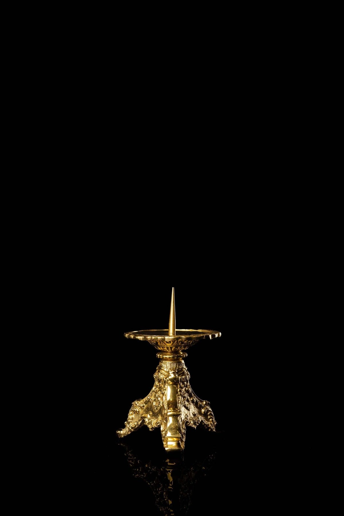 Mosiężny lichtarz liturgiczny