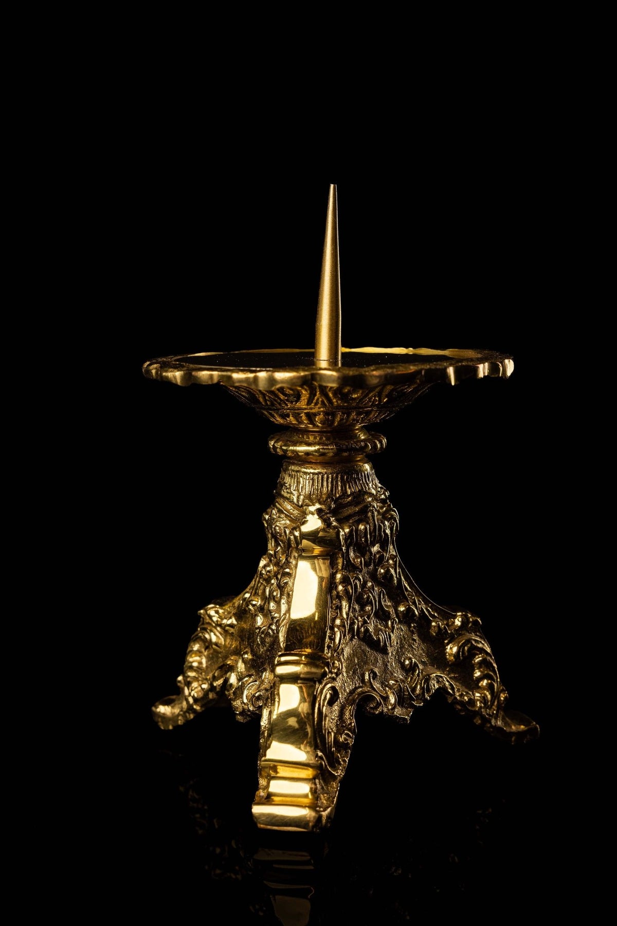 Mosiężny lichtarz liturgiczny