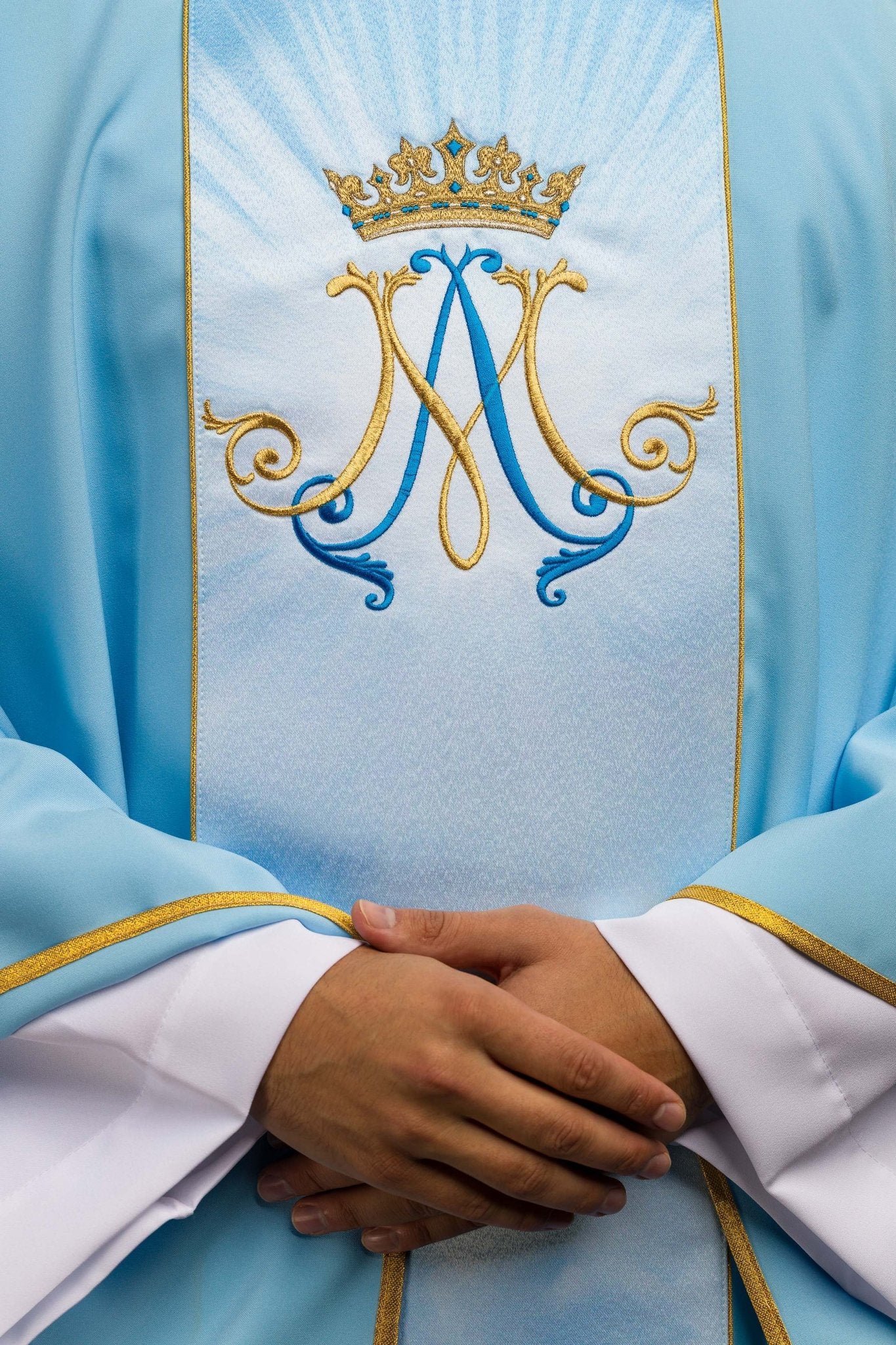 Niebieski ornat liturgiczny Maryjny z pasem sublimowanym i haftowanym