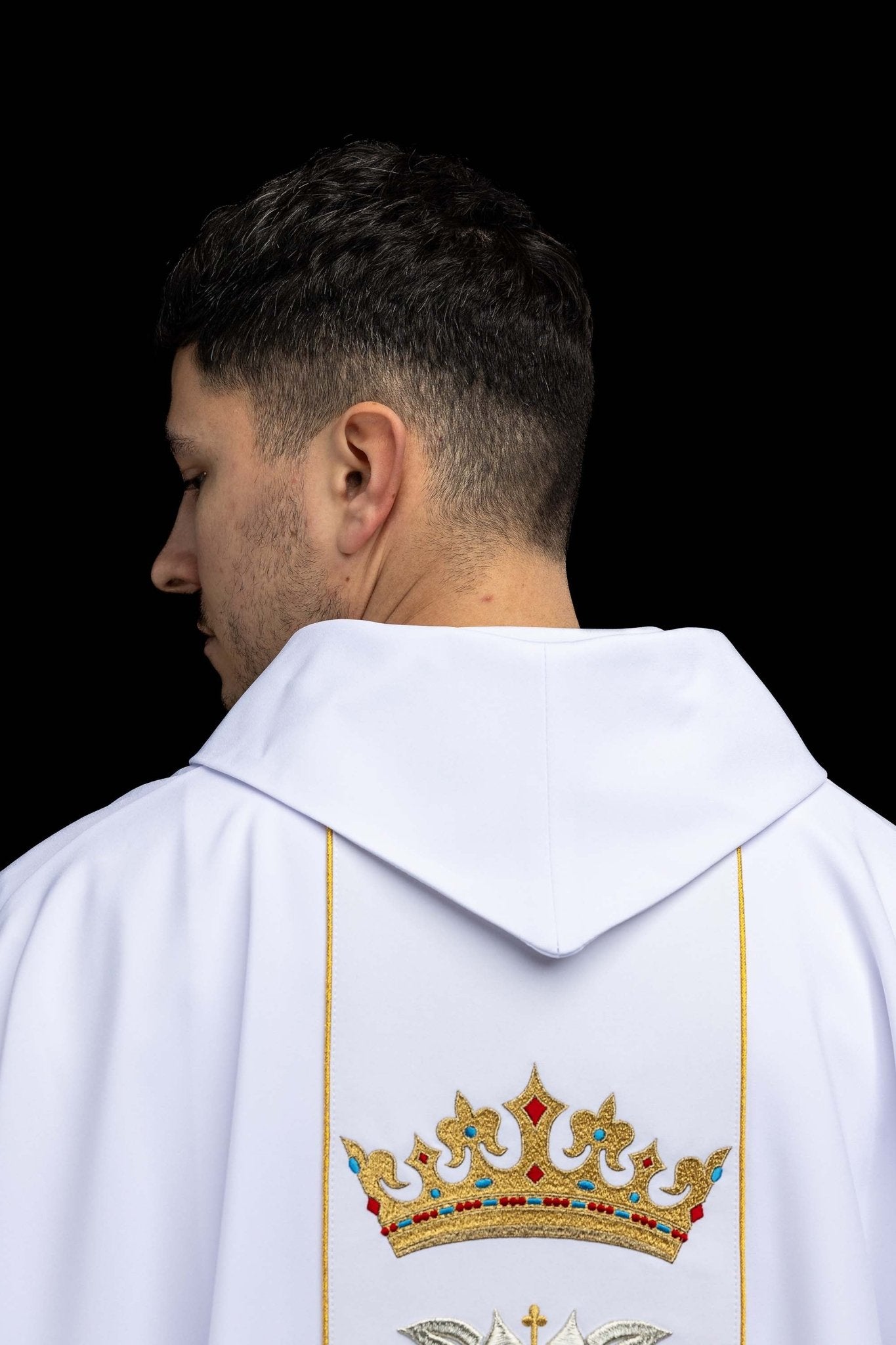 Ornat liturgiczny Maryjny haftowany z koroną w kolorze białym
