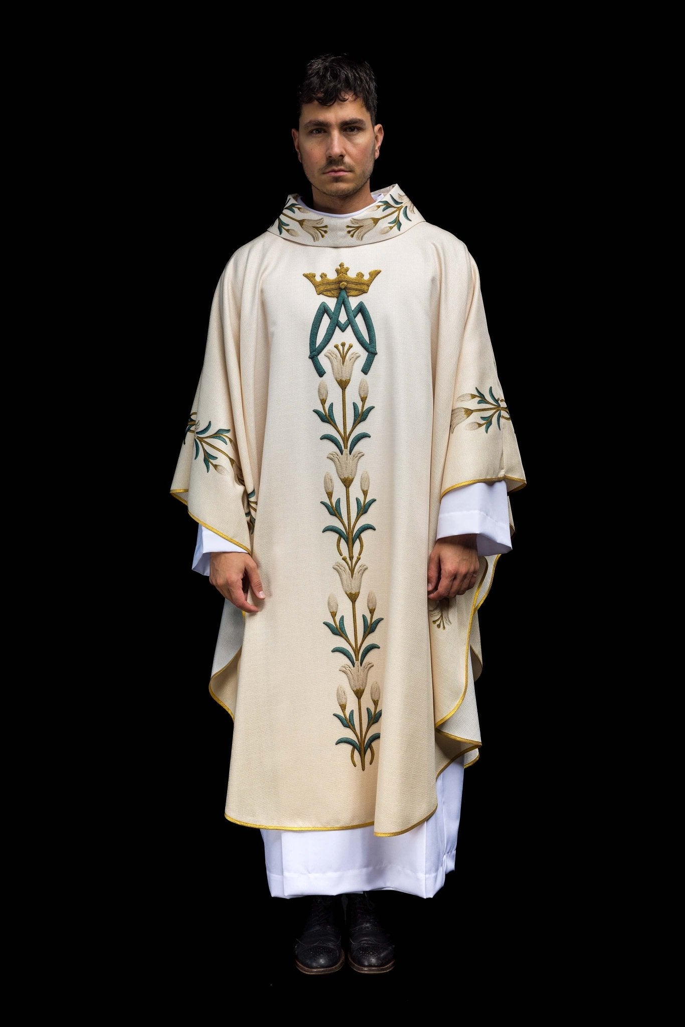 Ornat Maryjny drukowany ze wzorem lilii i monogramem ecru