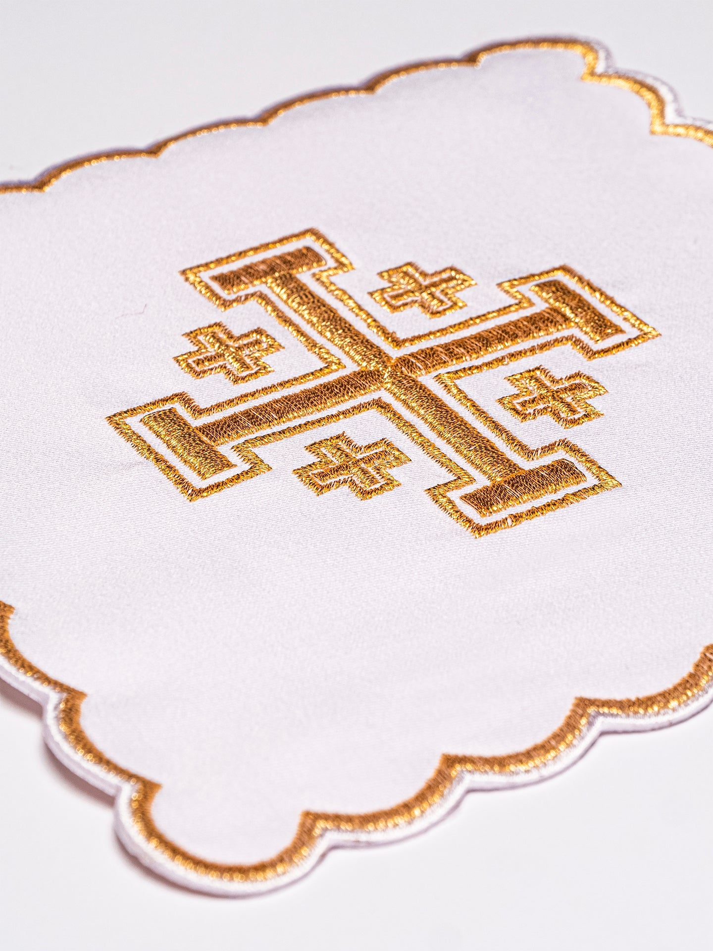 Zestaw palek z haftem krzyża jerozolimskiego w czterech kolorach liturgicznych